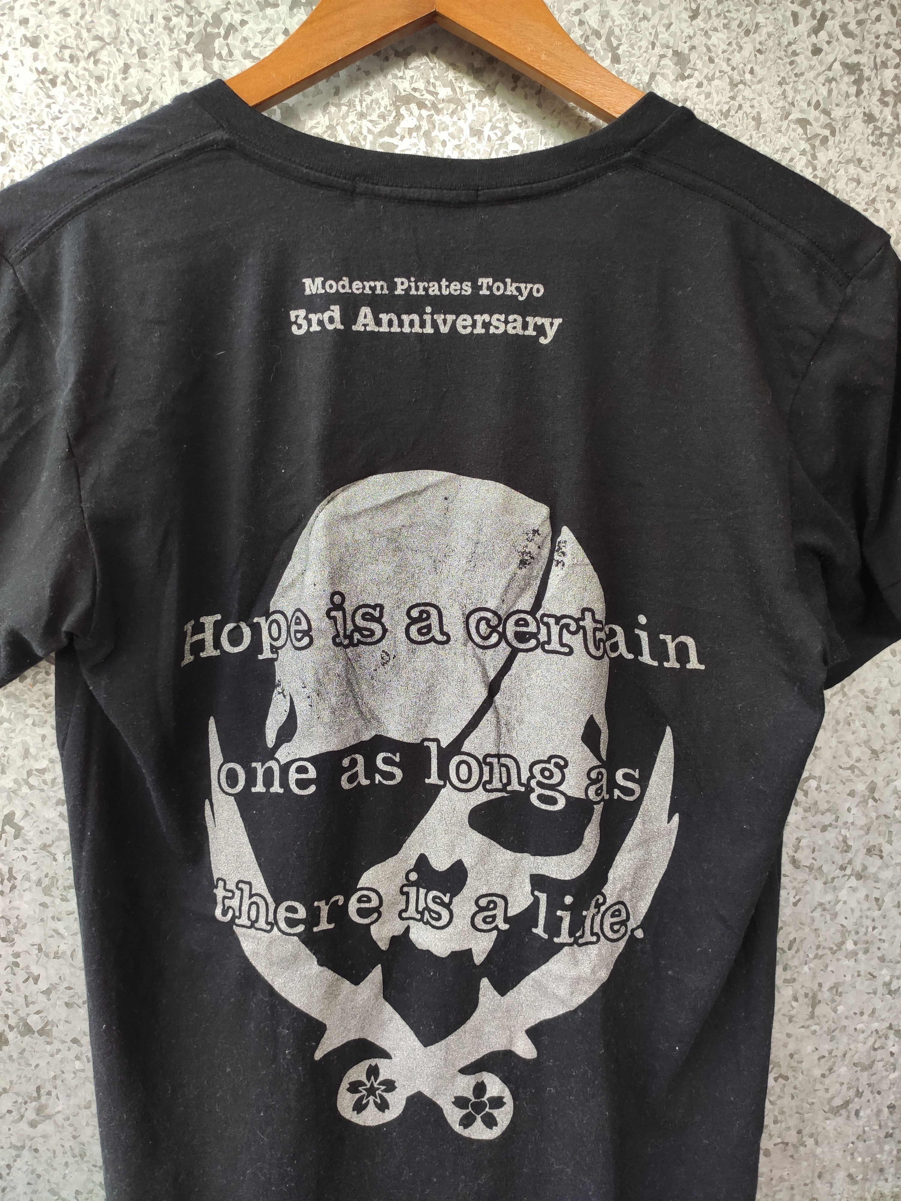 Bones Modern Pirates t shirt Size US S / EU 44-46 / 1 - 3 Thumbnail