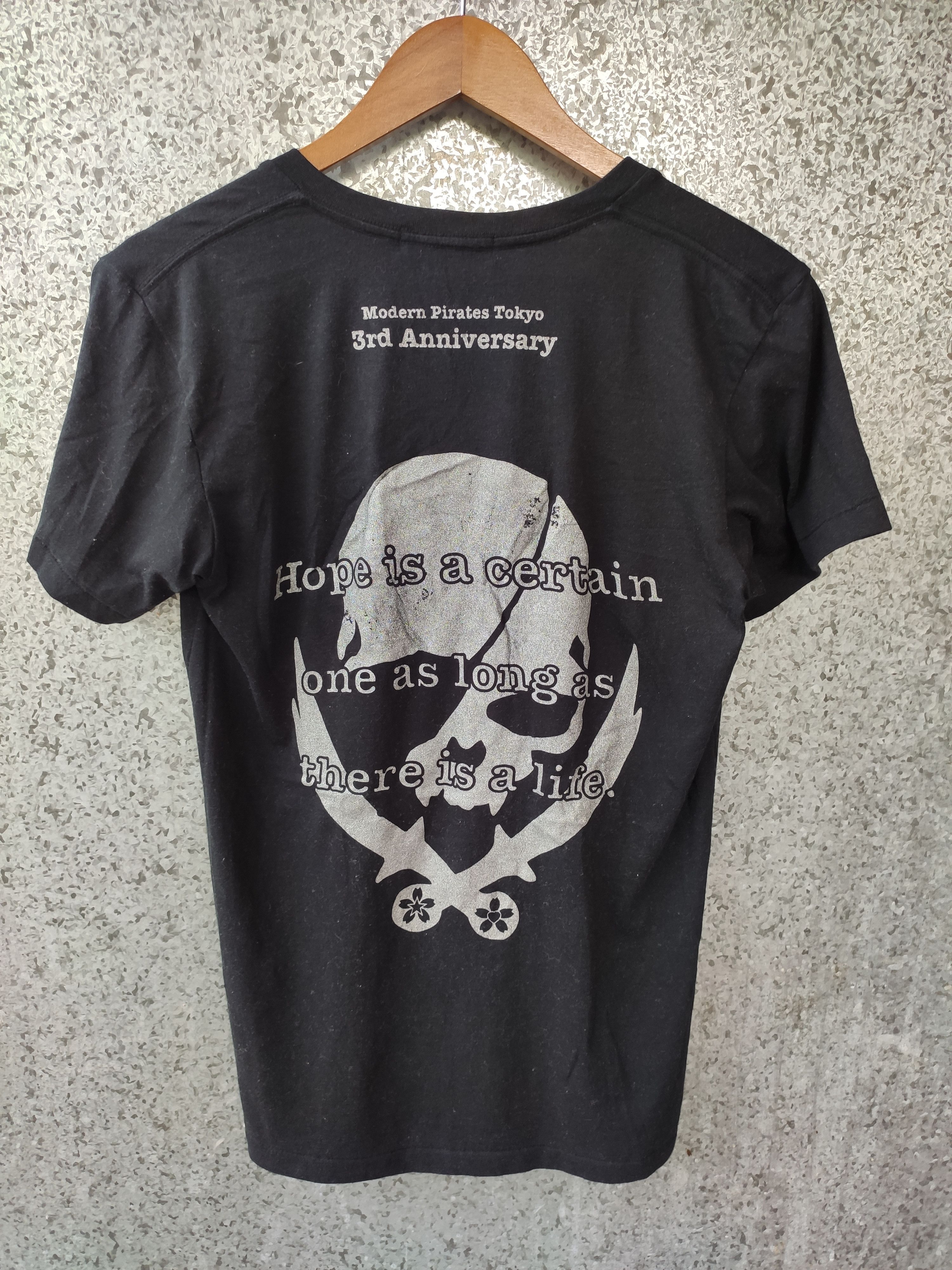 Bones Modern Pirates t shirt Size US S / EU 44-46 / 1 - 1 Thumbnail