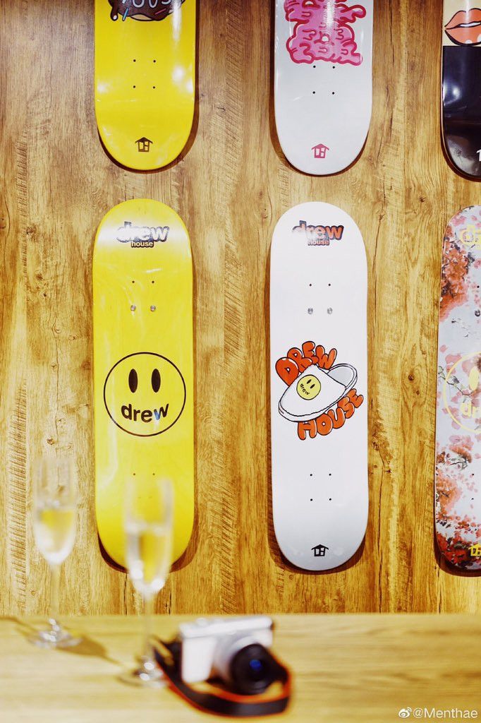 drew house yellow mascot deck スケートボード