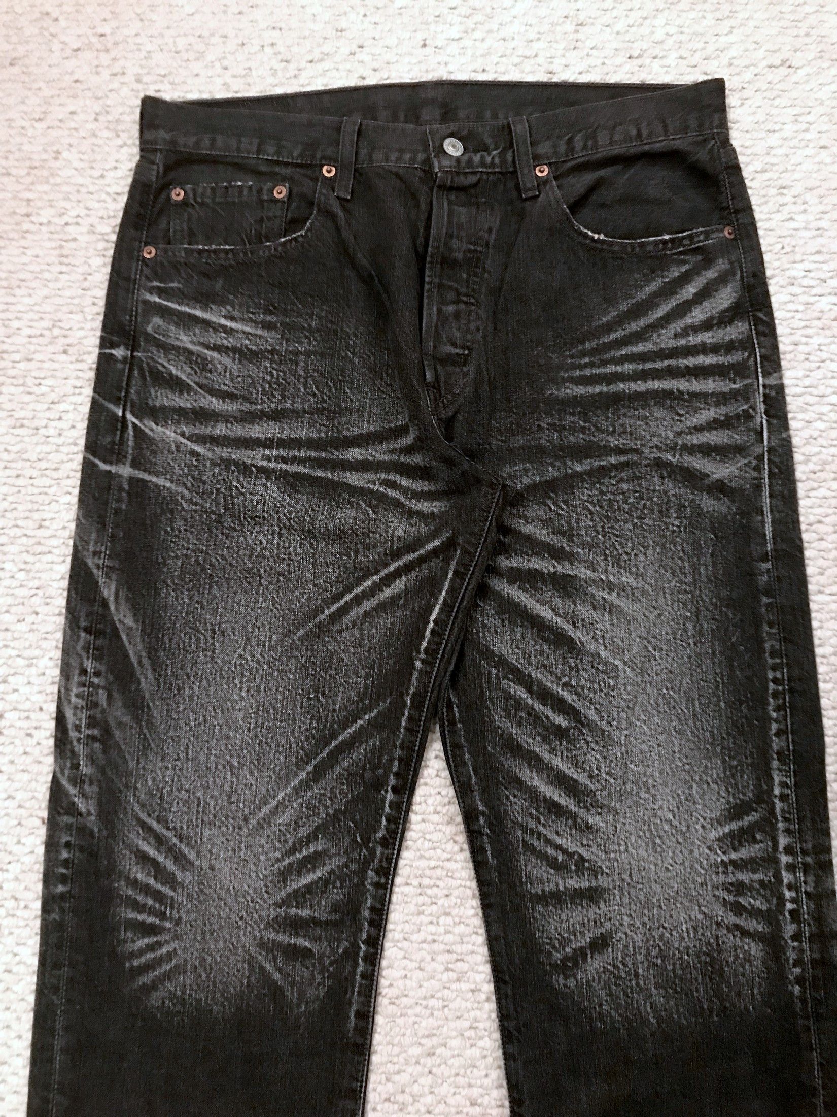 Levi's VINTAGE CHALKBOARD WHISKERS FADED BLACK DENIM JEANS Size US 32 / EU 48 - 2 Thumbnail