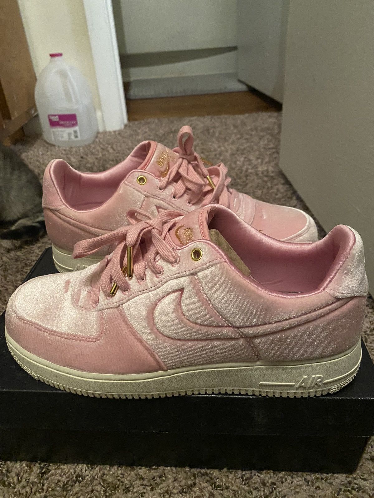 velour pink air force