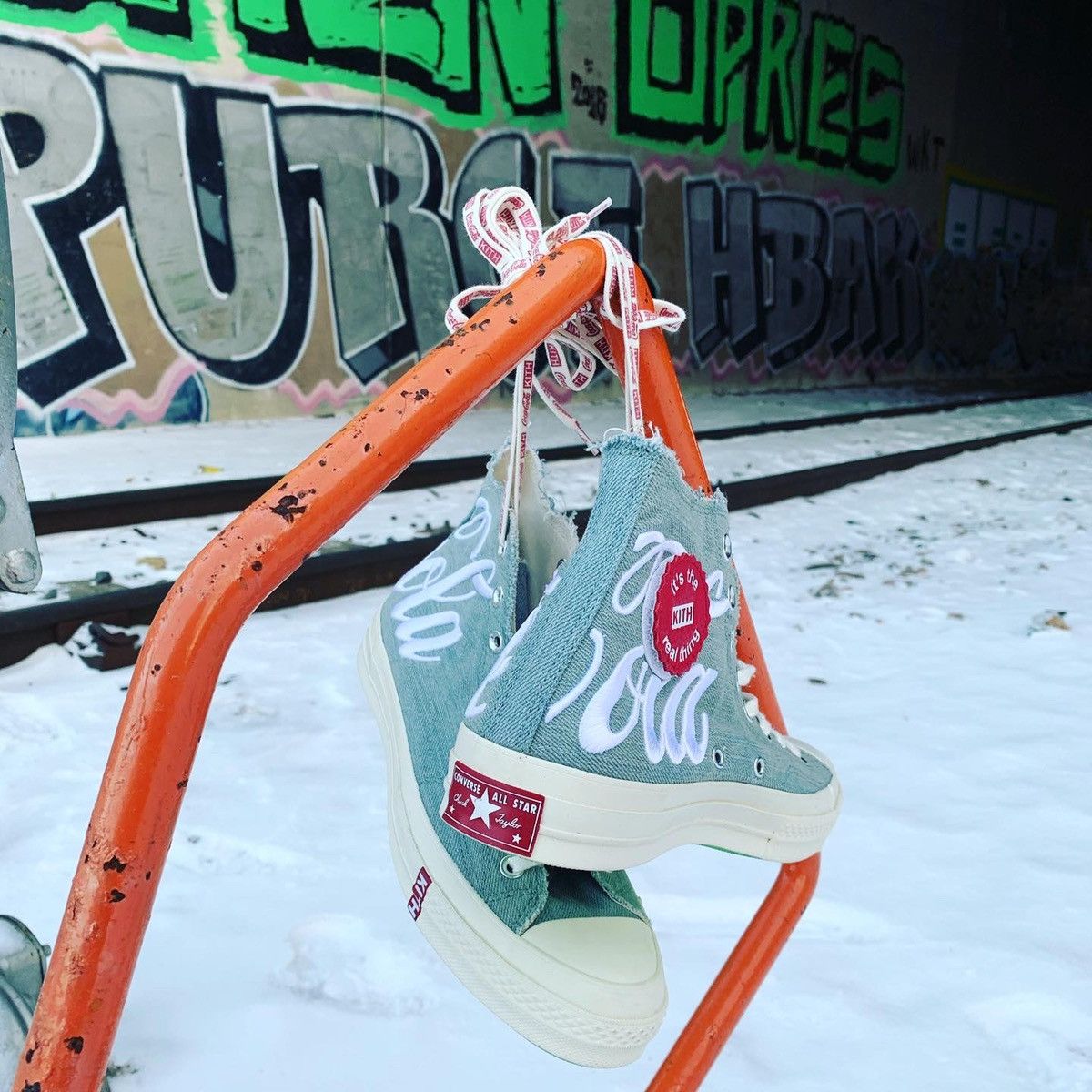 Converse × Kith Kith x Coca-Cola x Chuck 70 High Friends & Family Size US 10 / EU 43 - 1 Thumbnail