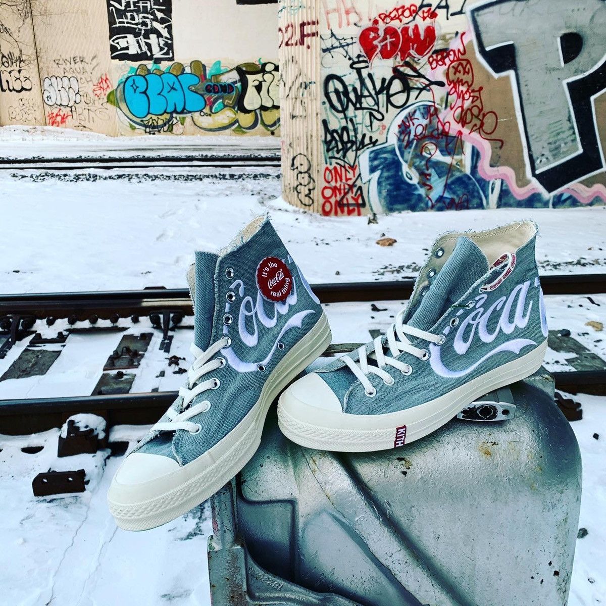Converse × Kith Kith x Coca-Cola x Chuck 70 High Friends & Family Size US 10 / EU 43 - 3 Thumbnail