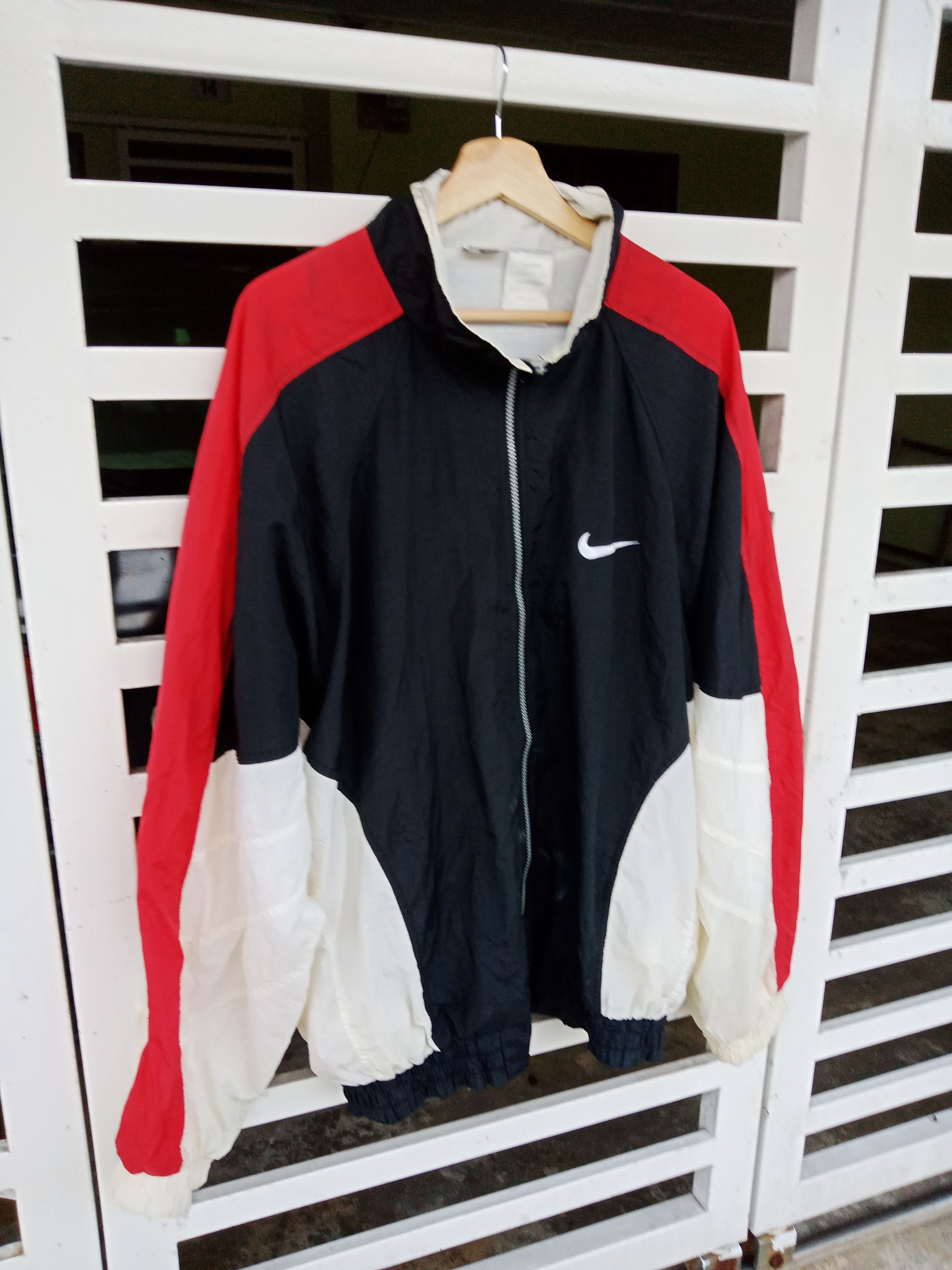 Nike Oversized Vintage Nike Swoosh 3 Tones Windbreaker Size US XL / EU 56 / 4 - 5 Thumbnail