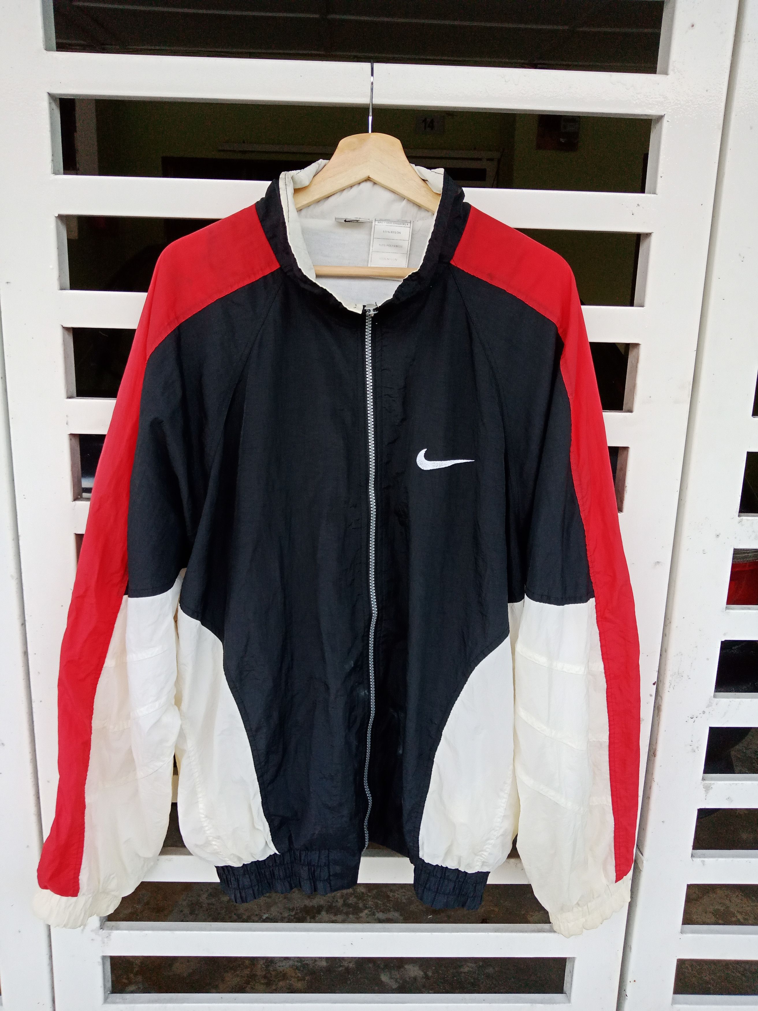 Nike Oversized Vintage Nike Swoosh 3 Tones Windbreaker Size US XL / EU 56 / 4 - 2 Thumbnail