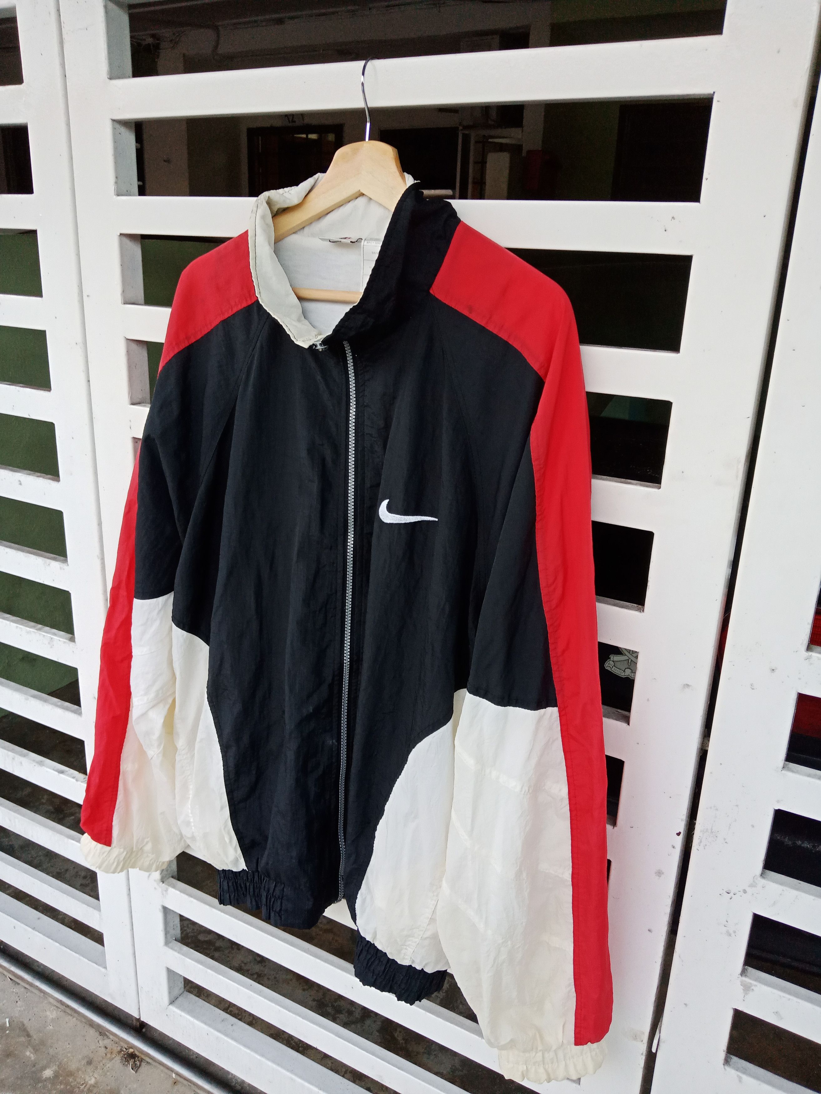 Nike Oversized Vintage Nike Swoosh 3 Tones Windbreaker Size US XL / EU 56 / 4 - 4 Thumbnail