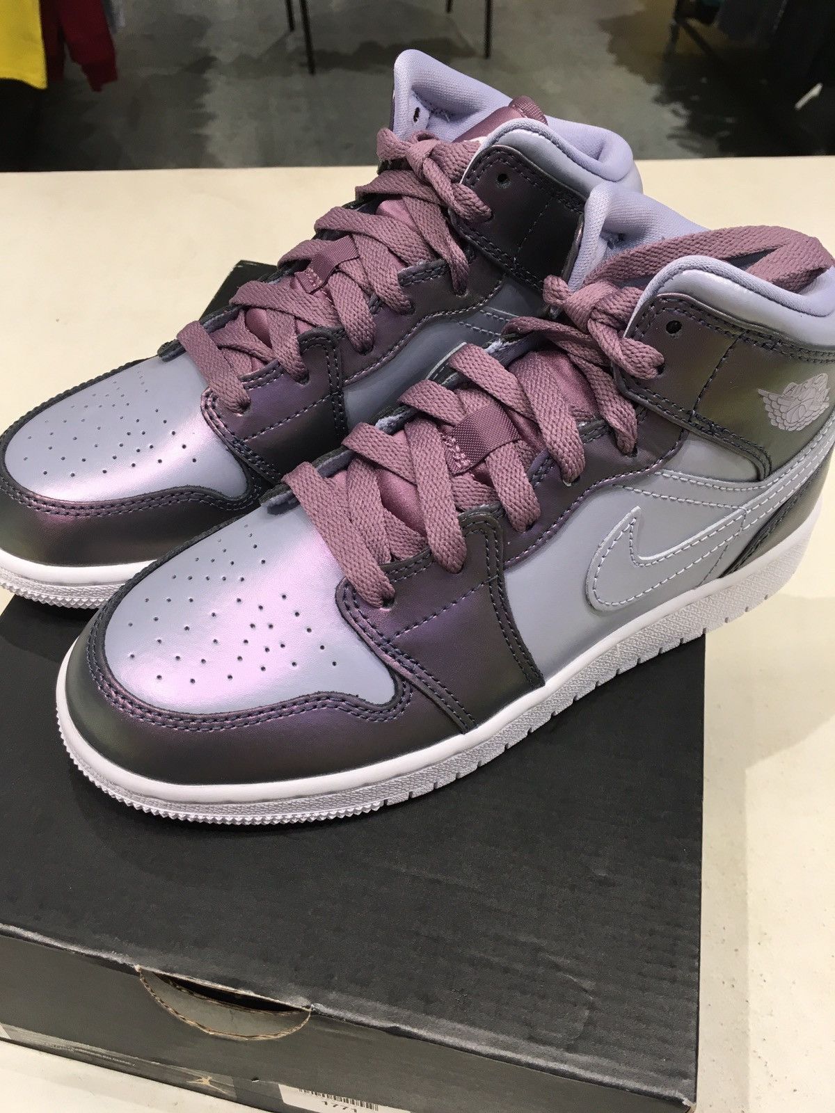 Air Jordan 1 mid GS authentic metallic purple