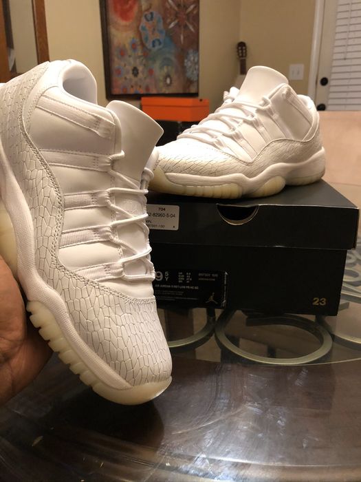 Retro 11 hot sale frost white