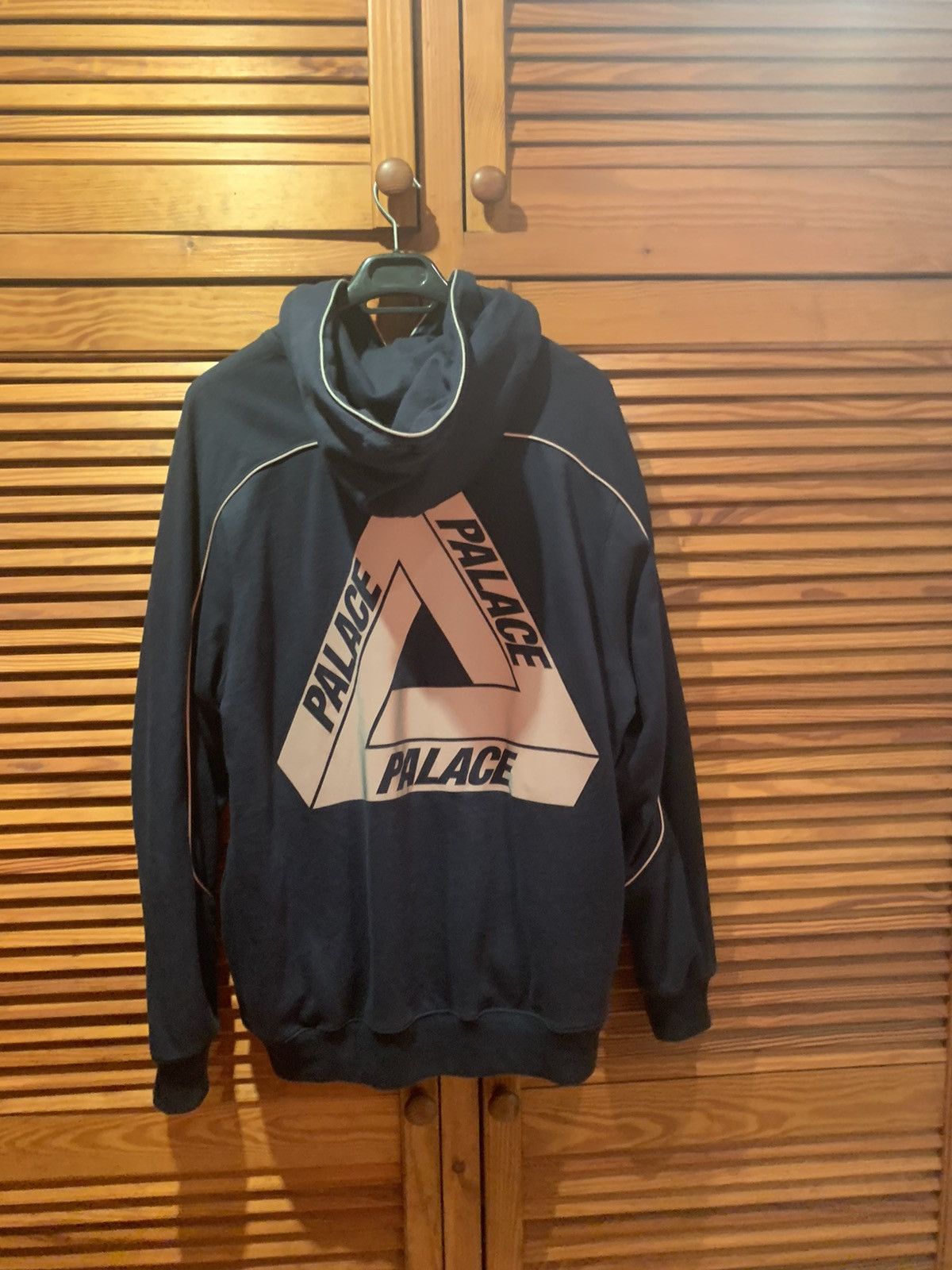 Buy Palace Reflecto Runner 'Vapour/Grey' - P24H132 | GOAT