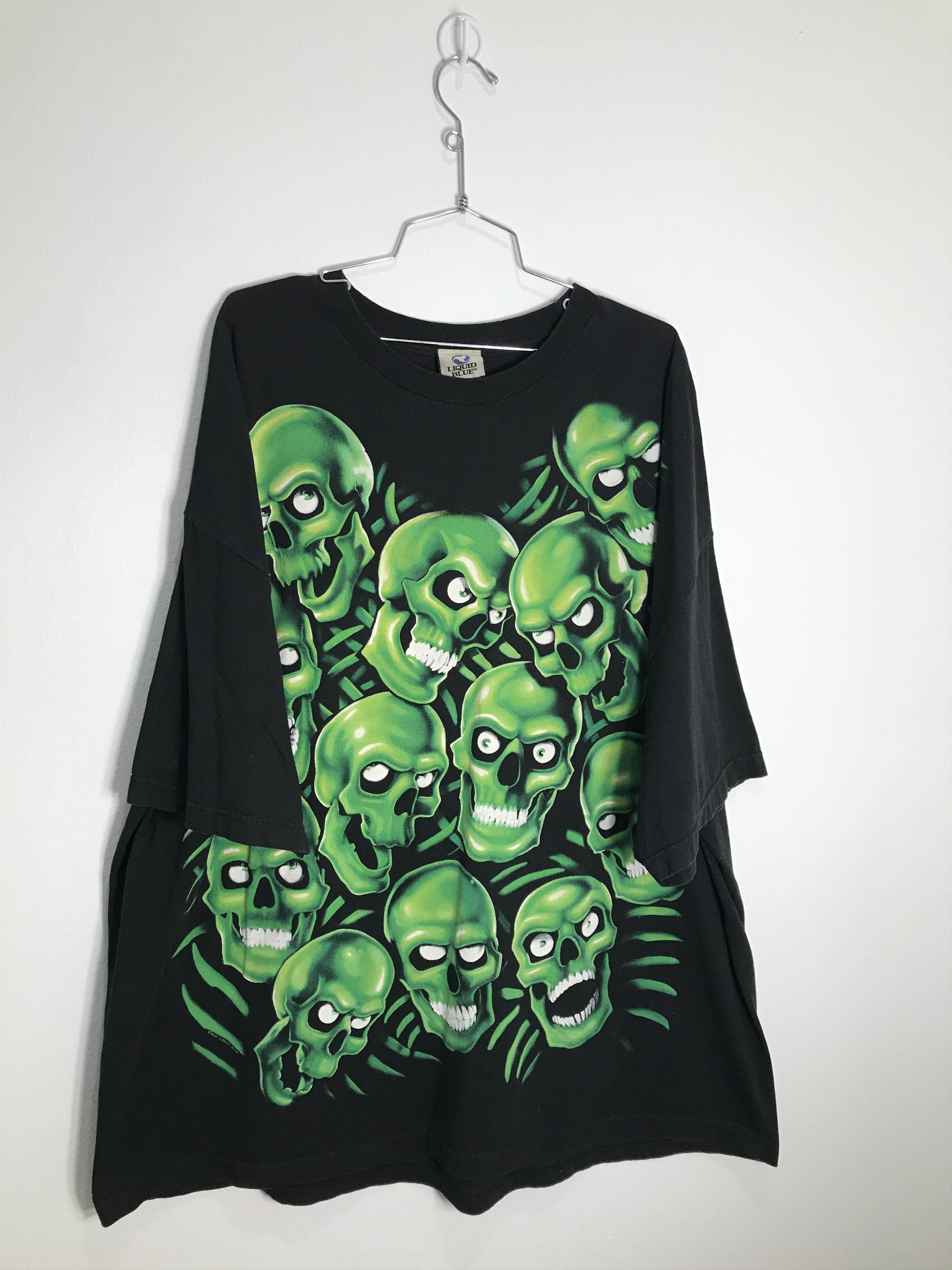 image of 2001 Liquid Blue Skull Pile T Shirt in Black/Green, Men's (Size 2XL)