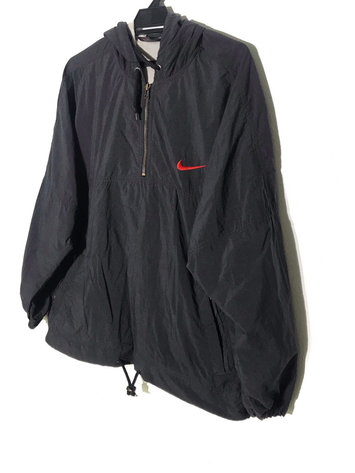 VINTAGE NIKE TRAINING PULL OVER WINDBREAKER
