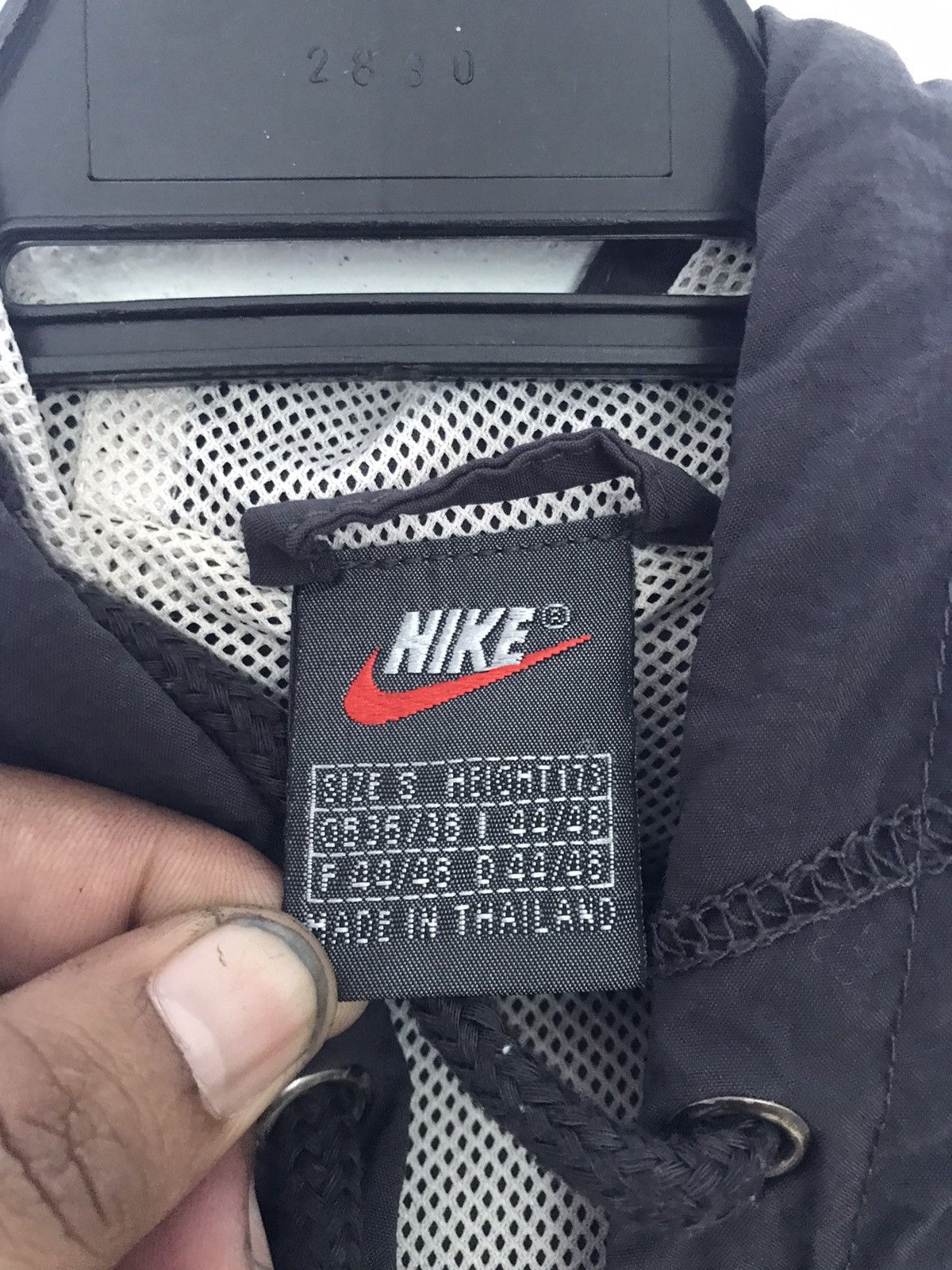 VINTAGE NIKE TRAINING PULL OVER WINDBREAKER