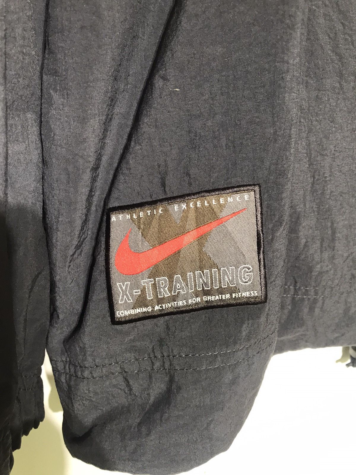 VINTAGE NIKE TRAINING PULL OVER WINDBREAKER