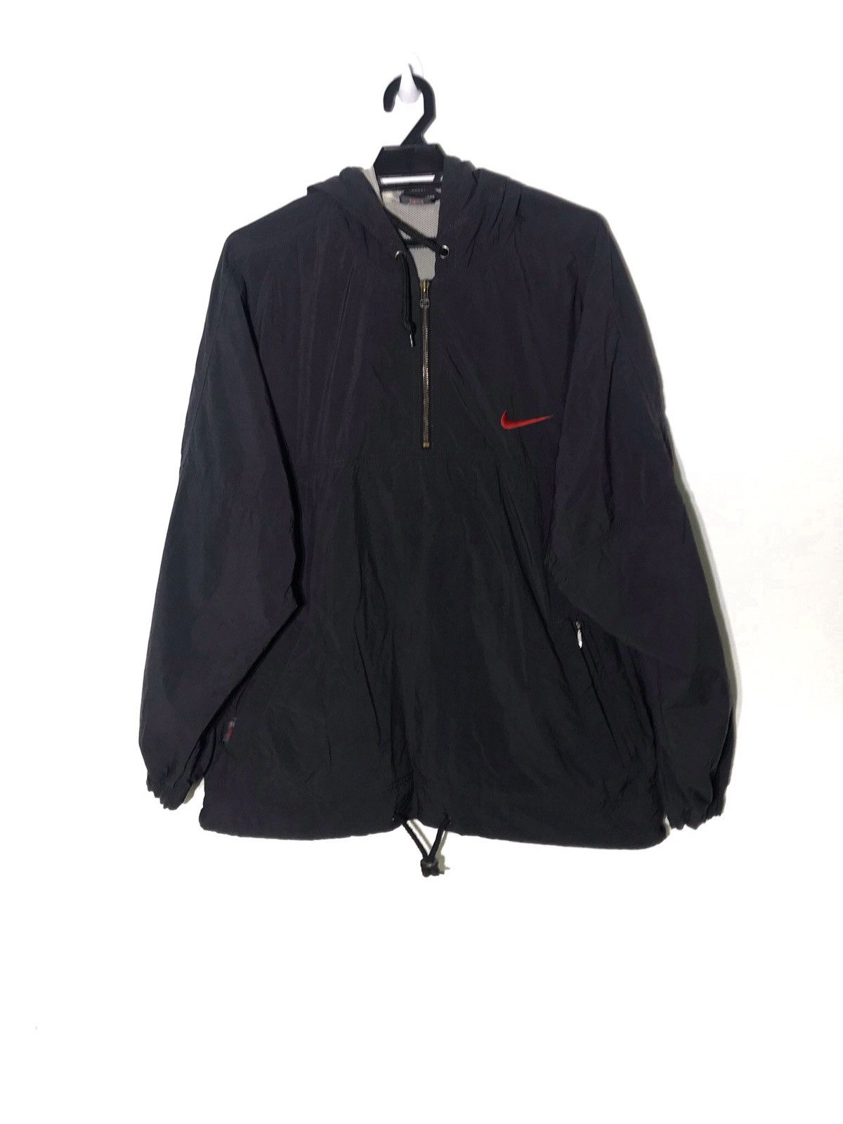 VINTAGE NIKE TRAINING PULL OVER WINDBREAKER