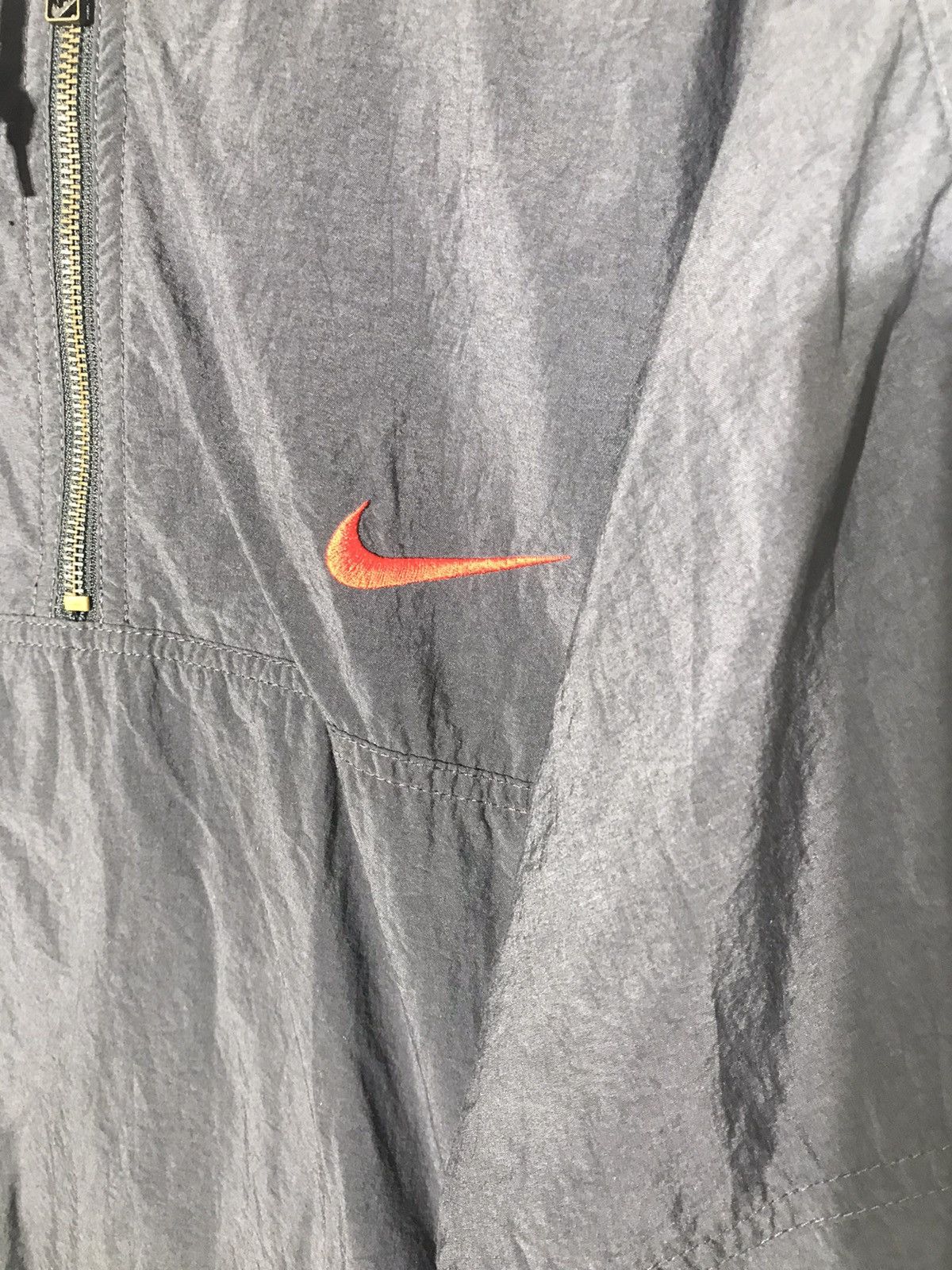 VINTAGE NIKE TRAINING PULL OVER WINDBREAKER