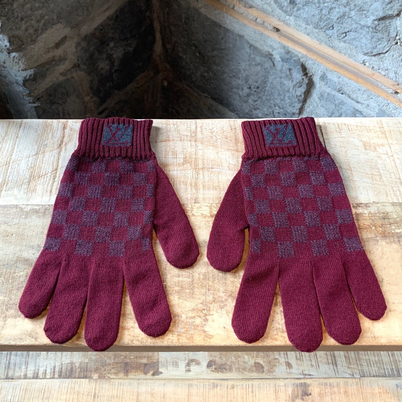 Louis Vuitton バーガンディ柄手袋 Louis Vuitton Burgundy Wool Knit Damier Gloves