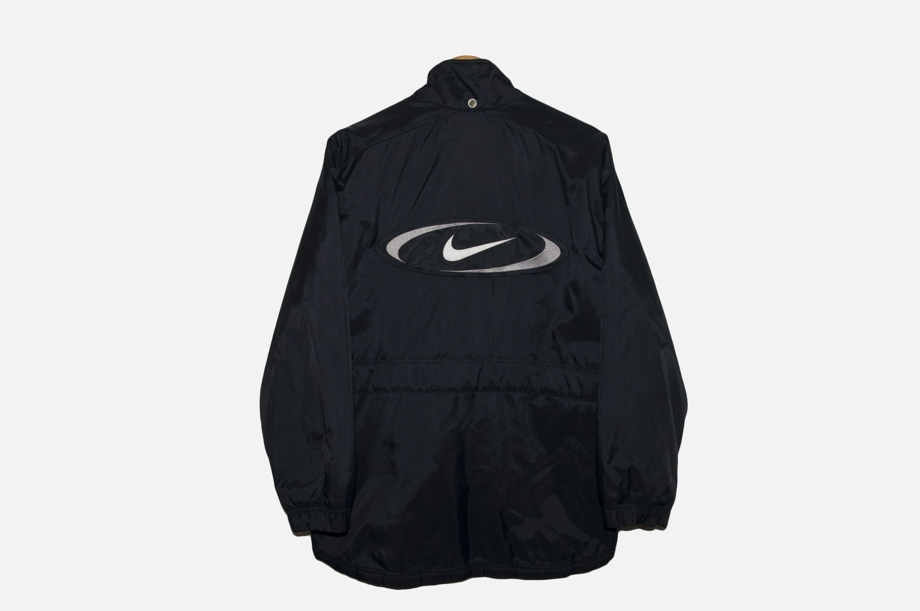 Nike vintage Nike mens Nylon Track Jacket Black White Retro 90s Size US S / EU 44-46 / 1 - 1 Preview