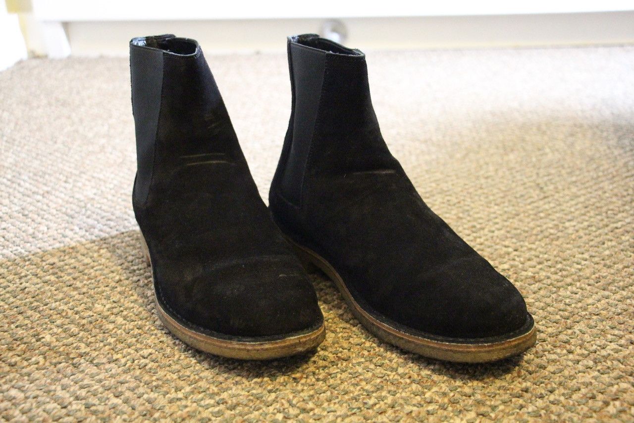 Yves Saint Laurent Saint Laurent Chelsea Boots Black Suede  display picture 2