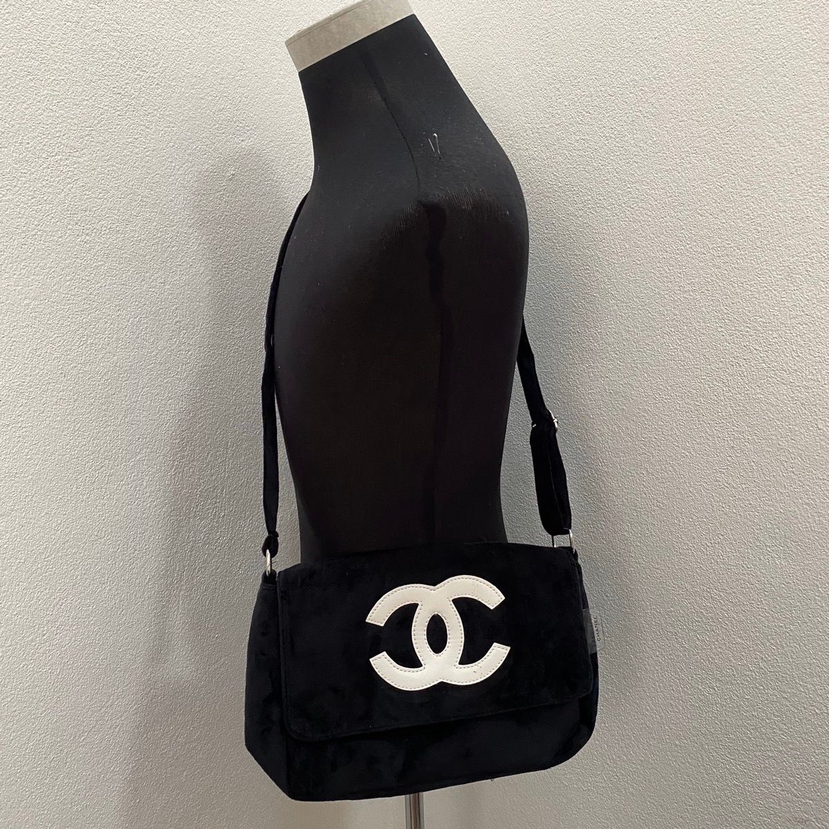 Chanel VIP GIFT CHANEL PRECISION CROSSBODY SHOULDER BAG