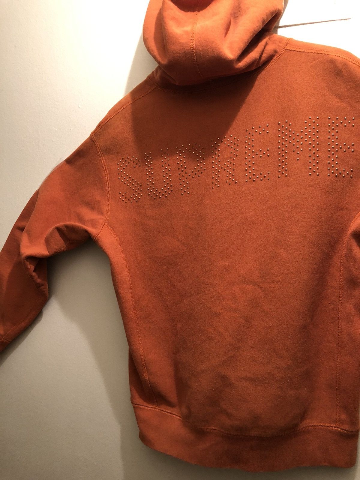 ウォームアップウェア Supreme 24AW Studded Hooded Sweatshirt Supreme Studded Hooded Sweat ウォームアップウェア Supreme 24AW