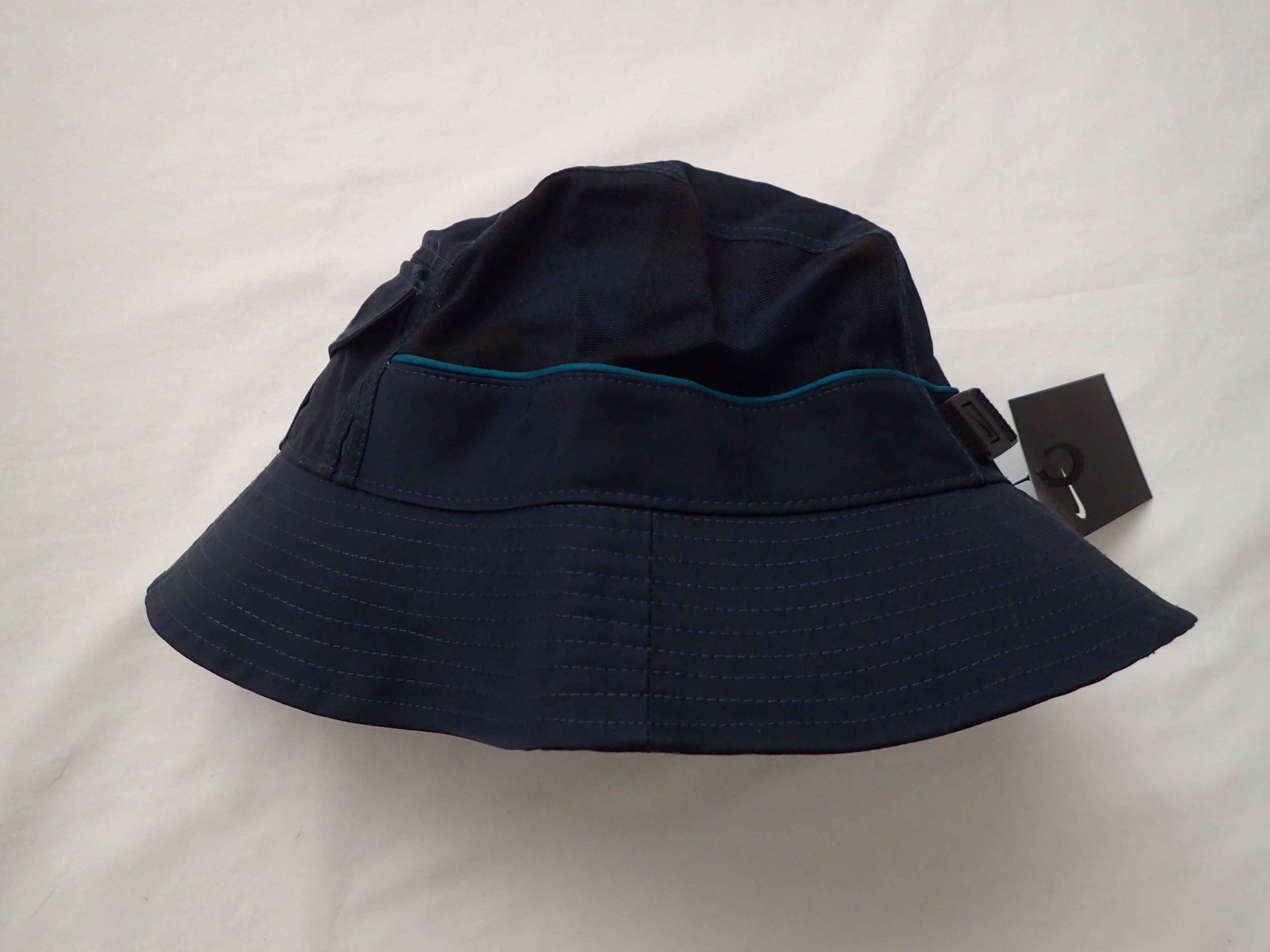 Nike bucket hat with pocket online