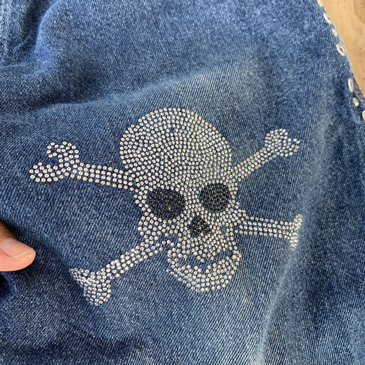 Dkny denim jeans with skull bead