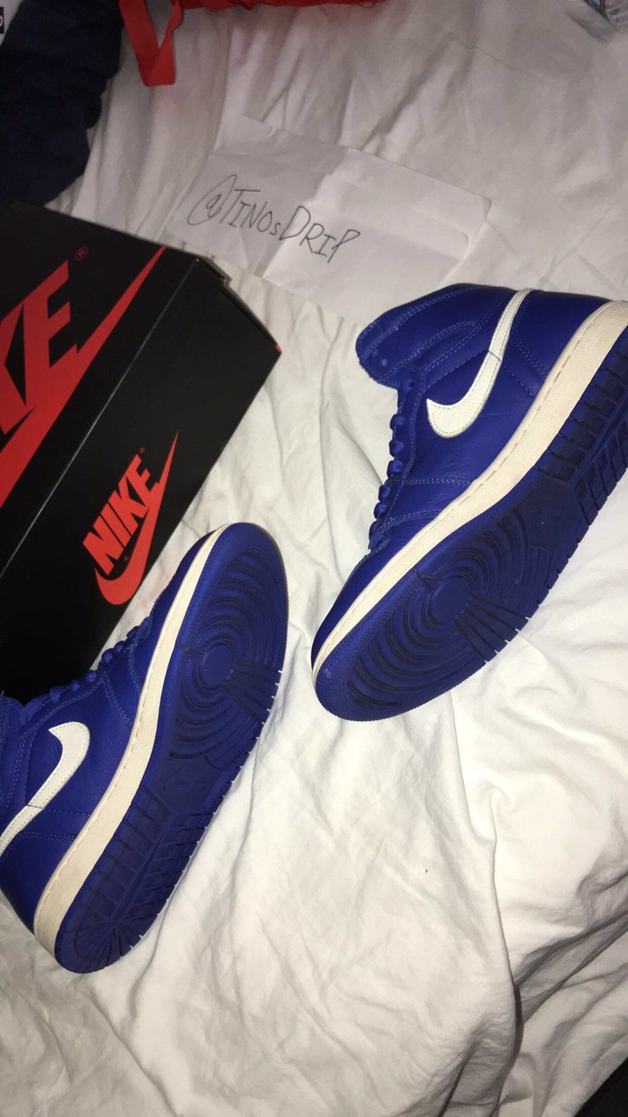 Jordan Brand Air Jordan 1 Retro High OG Hyper Royal 2018 Size US 8.5 / EU 41-42 - 2 Thumbnail