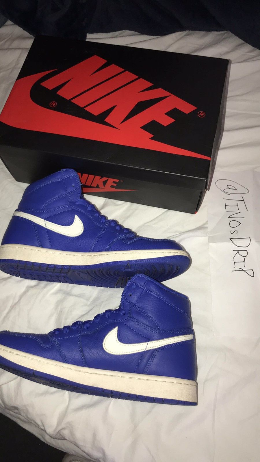 Jordan Brand Air Jordan 1 Retro High OG Hyper Royal 2018 Size US 8.5 / EU 41-42 - 1 Thumbnail
