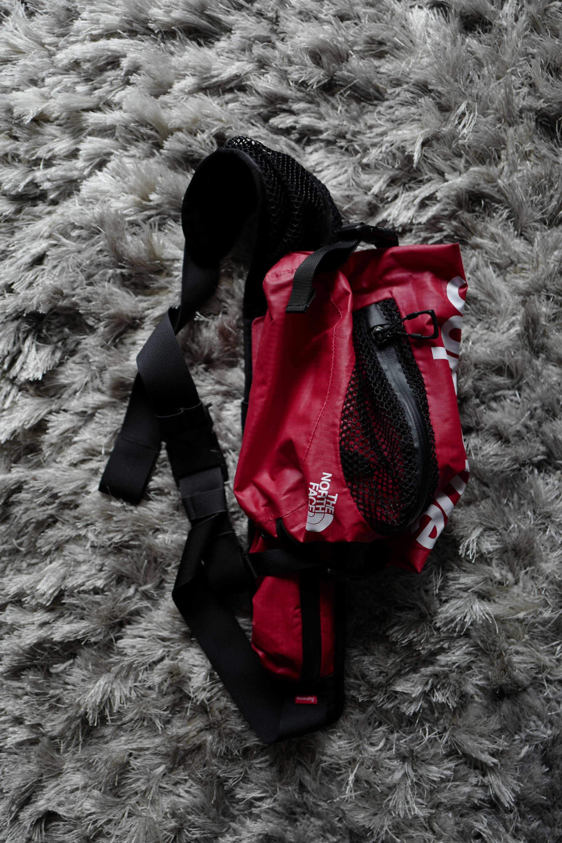 Supreme × The North Face S/S 2017 TNF Waterproof Waist Bag (Red) Size ONE SIZE - 1 Thumbnail