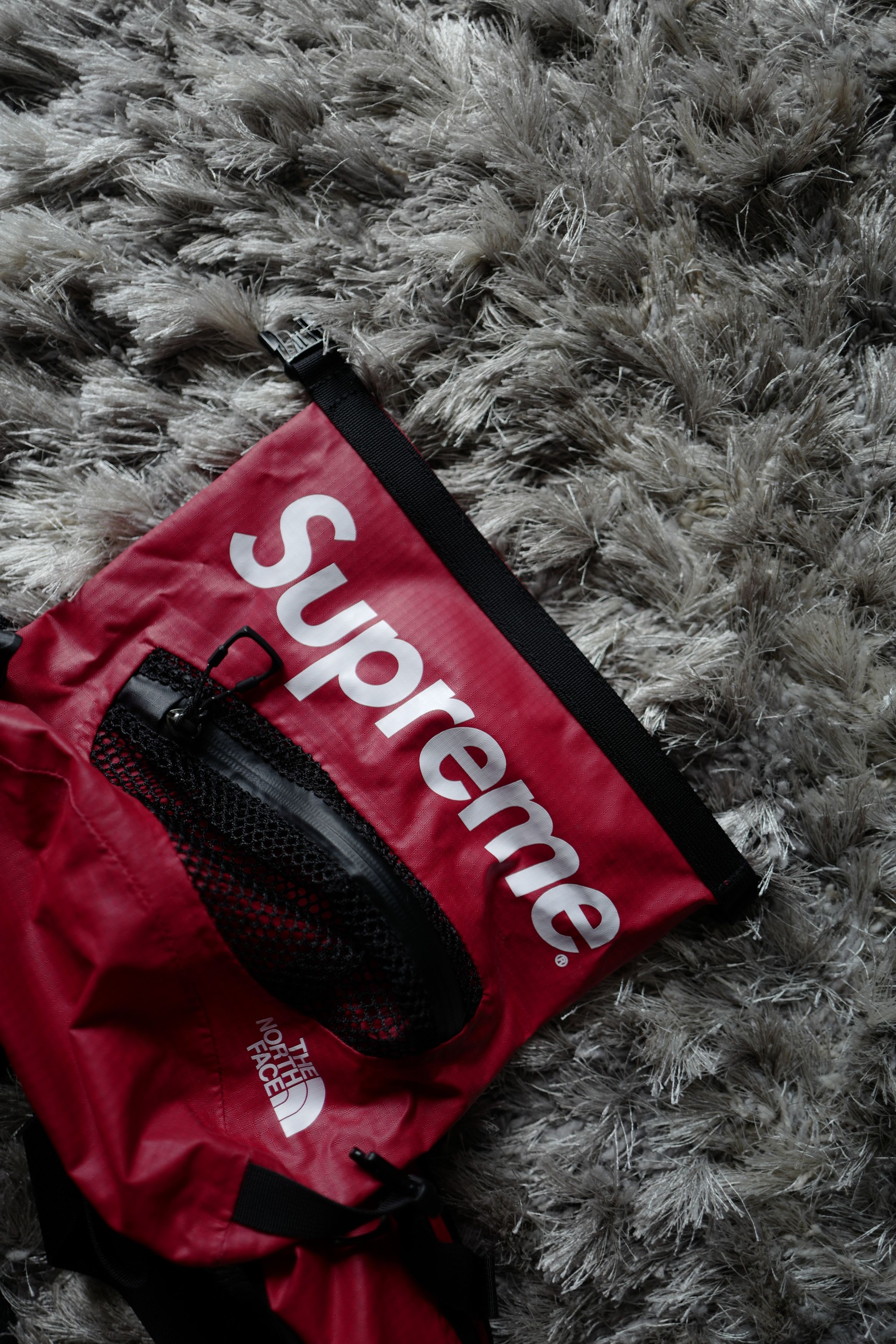 Supreme × The North Face S/S 2017 TNF Waterproof Waist Bag (Red) Size ONE SIZE - 2 Thumbnail