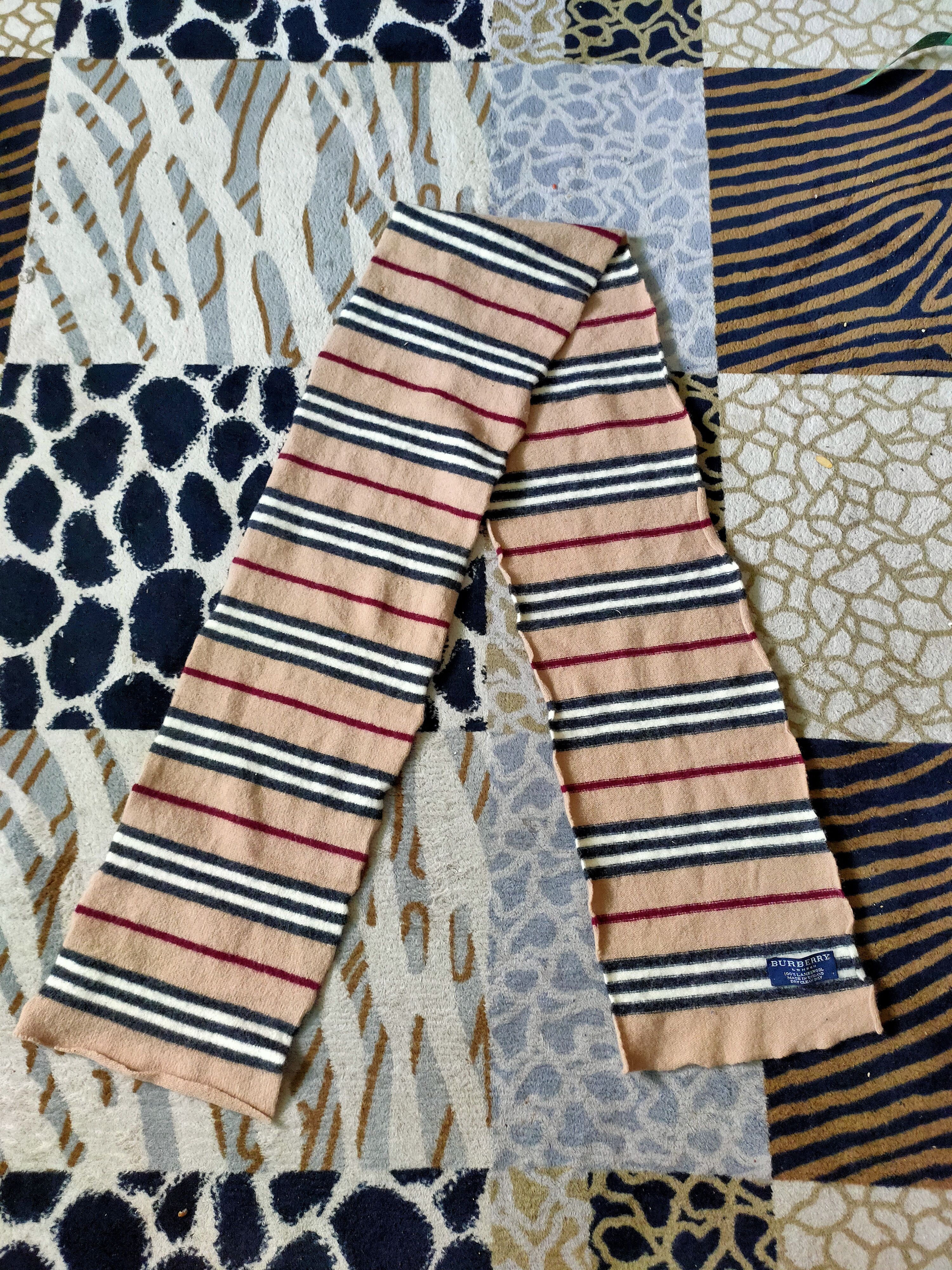 Burberry Burberry London Scarves Lambswool Rare Design England Size ONE SIZE - 3 Thumbnail