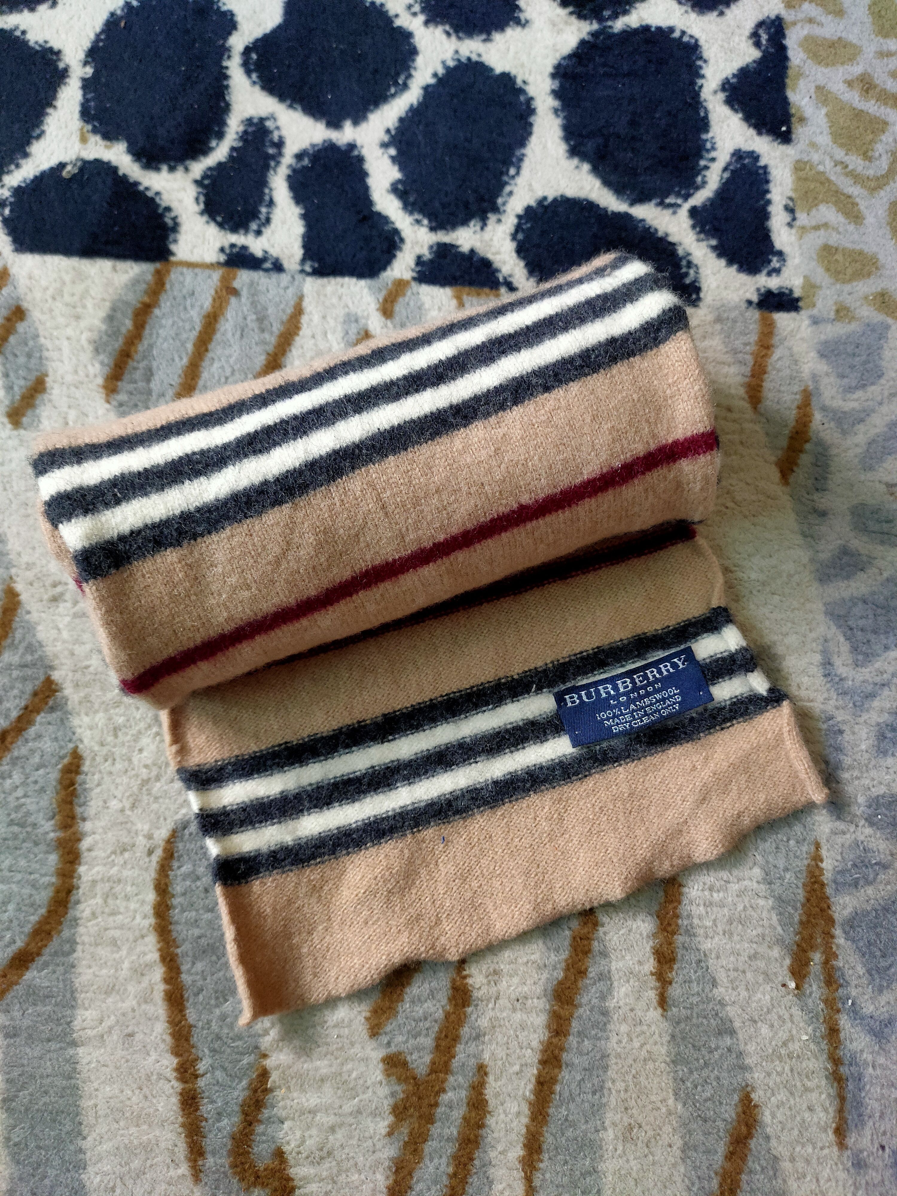 Burberry Burberry London Scarves Lambswool Rare Design England Size ONE SIZE - 1 Thumbnail