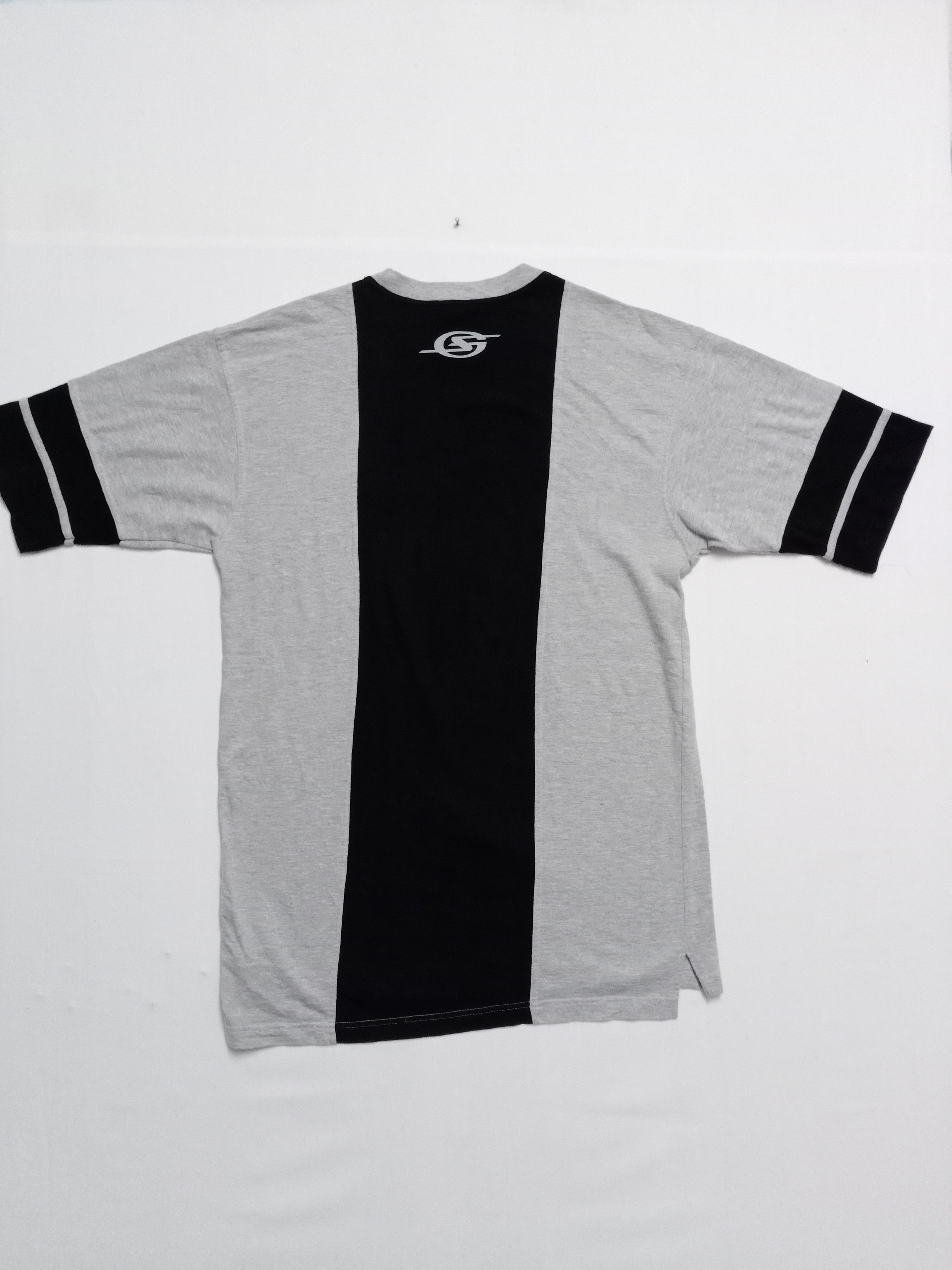 Guess × Vintage Vintage Guess Sport USA 1996 Big Logo T-Shirt Size US L / EU 52-54 / 3 - 3 Thumbnail