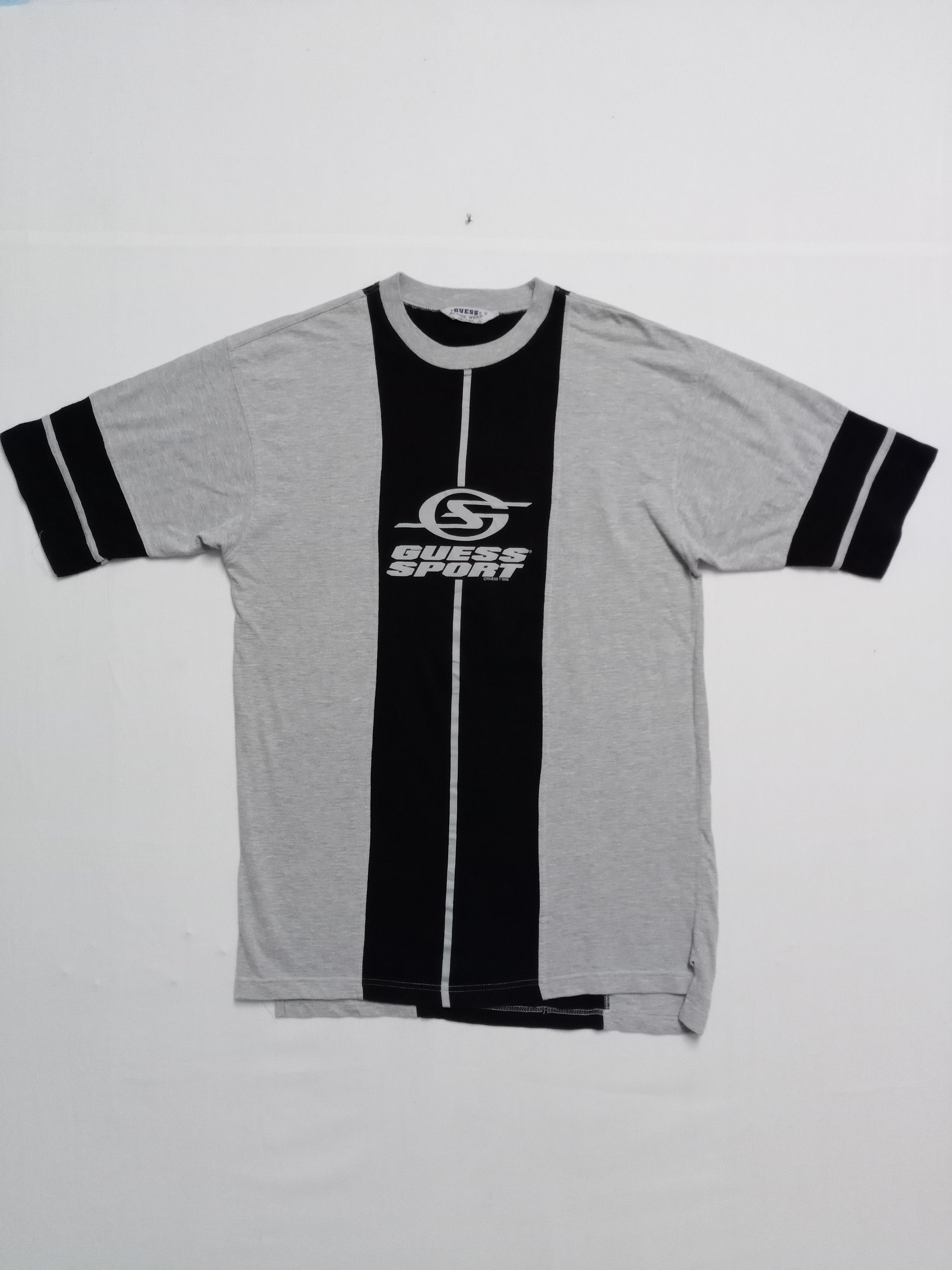Guess × Vintage Vintage Guess Sport USA 1996 Big Logo T-Shirt Size US L / EU 52-54 / 3 - 1 Thumbnail