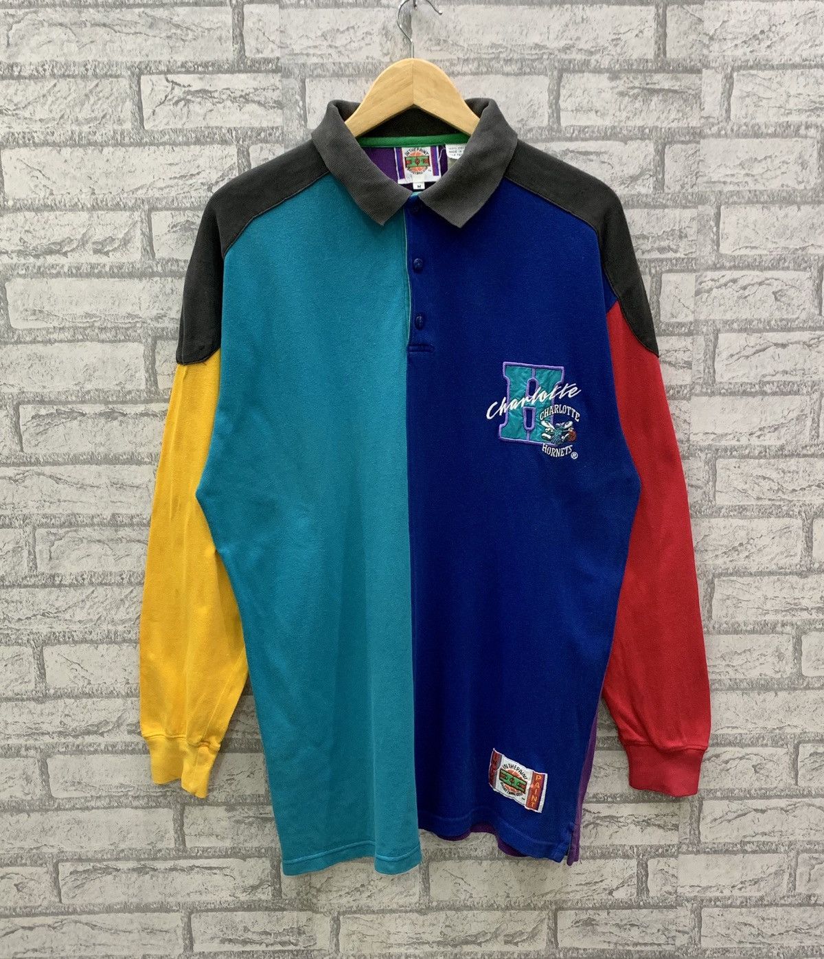 Vintage Vintage 90s Charlotte Hornets In The Paint Basketball Gear Size US M / EU 48-50 / 2 - 1 Thumbnail
