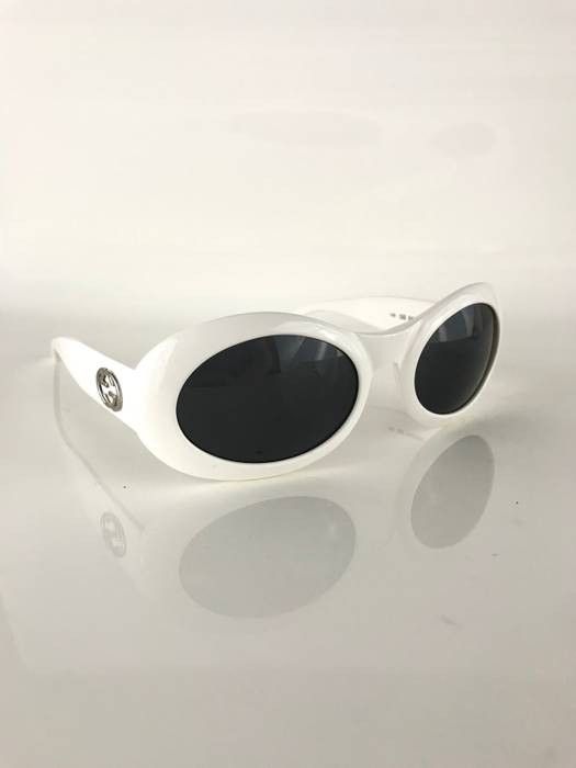 Ren og skær Gendanne Dele Gucci Gucci GG2400 White Oval GG Logo Kurt Cobain Sunglasses | Grailed