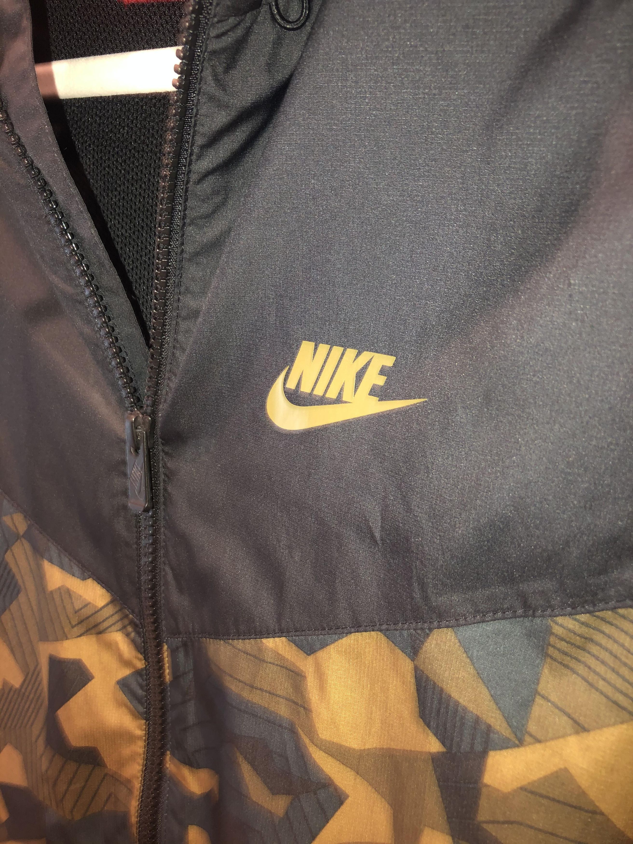 Nike badlands camo windbreaker best sale