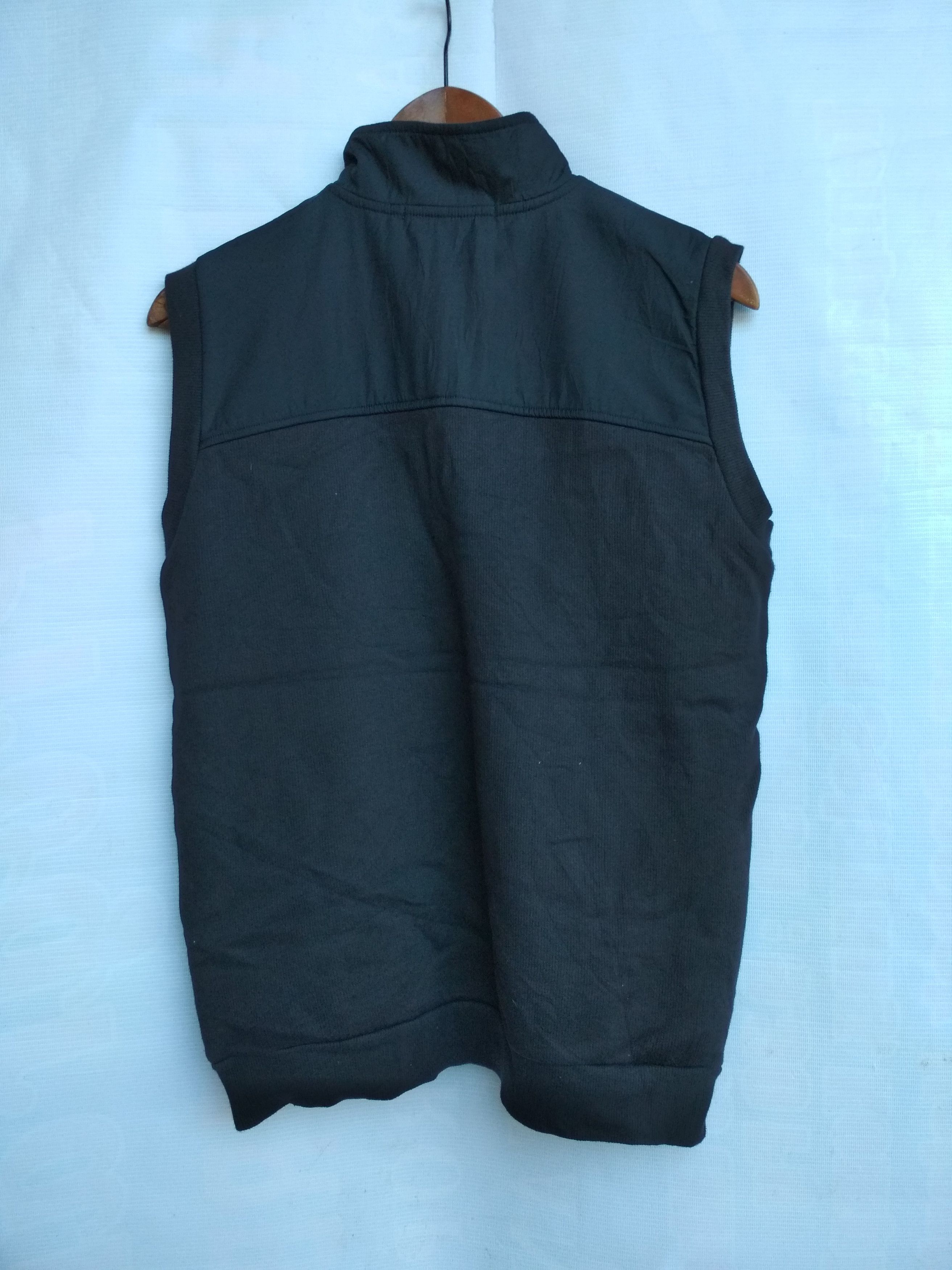 Nike Golf Sleeveless Shirt in black colour