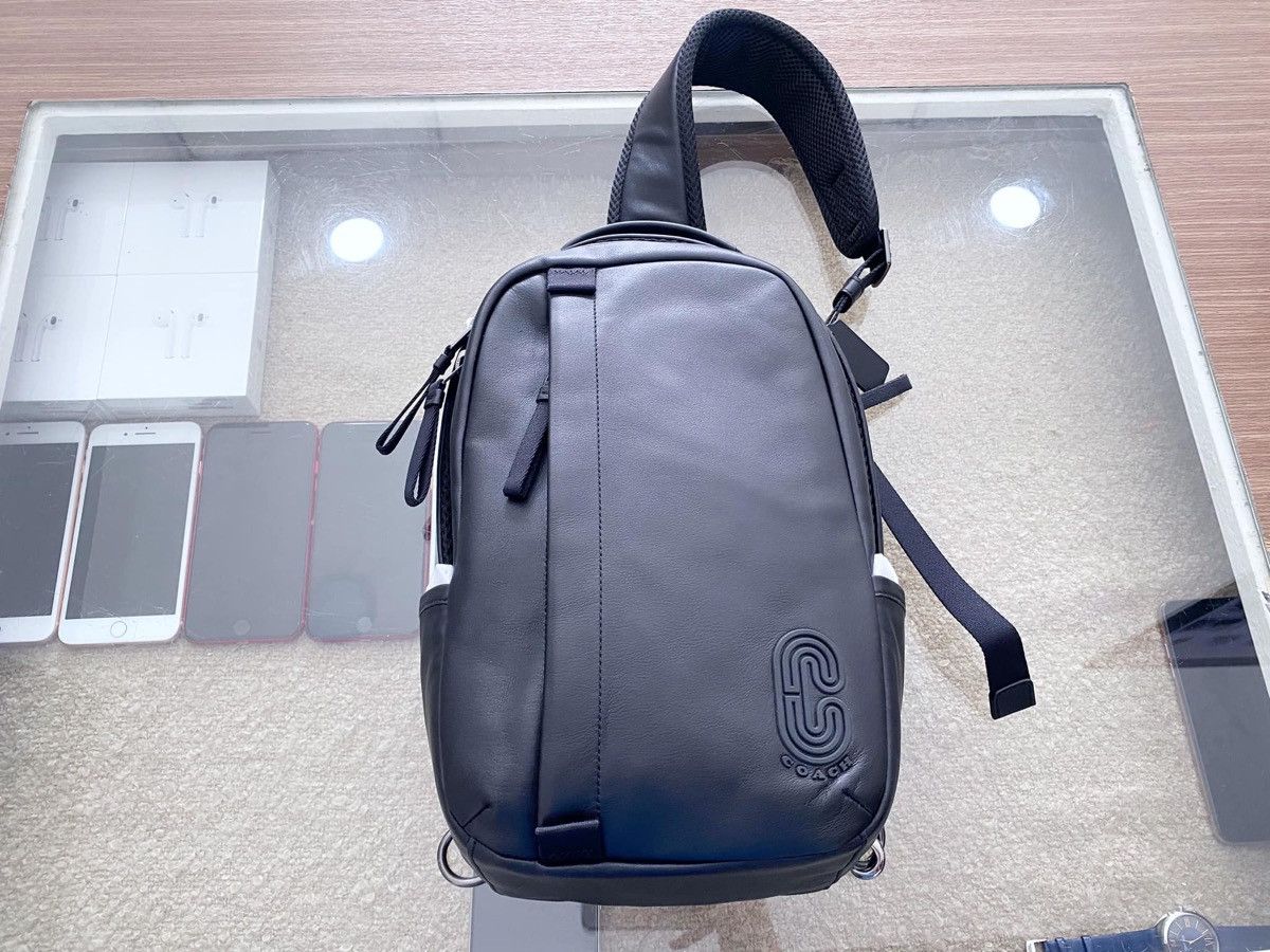 coach edge sling pack