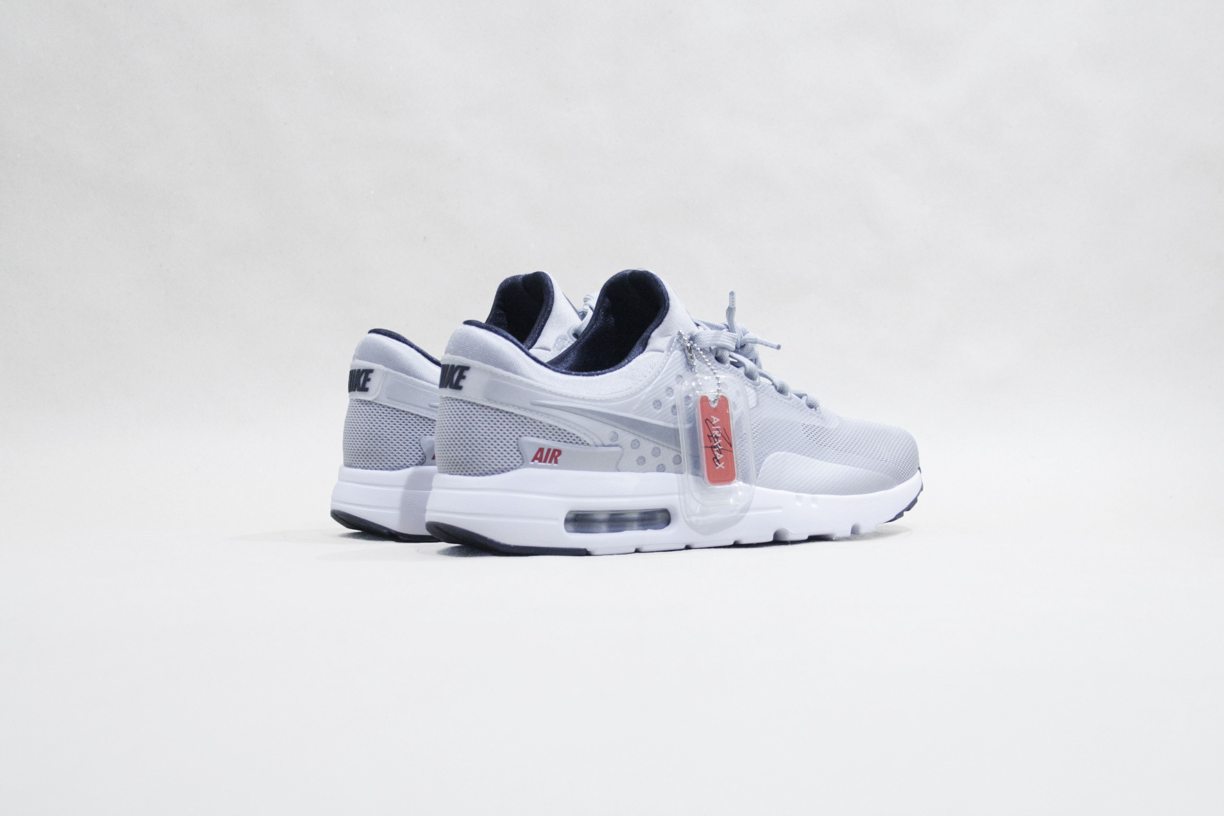 Nike Air Max Zero QS «Metallic Silver» 789695 002