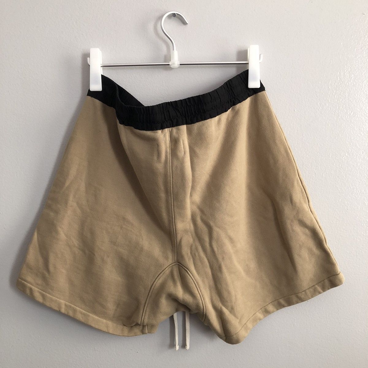 Fear of God Fear Of God Essentials Shorts Chinchilla Size US 34 / EU 50 - 2 Thumbnail