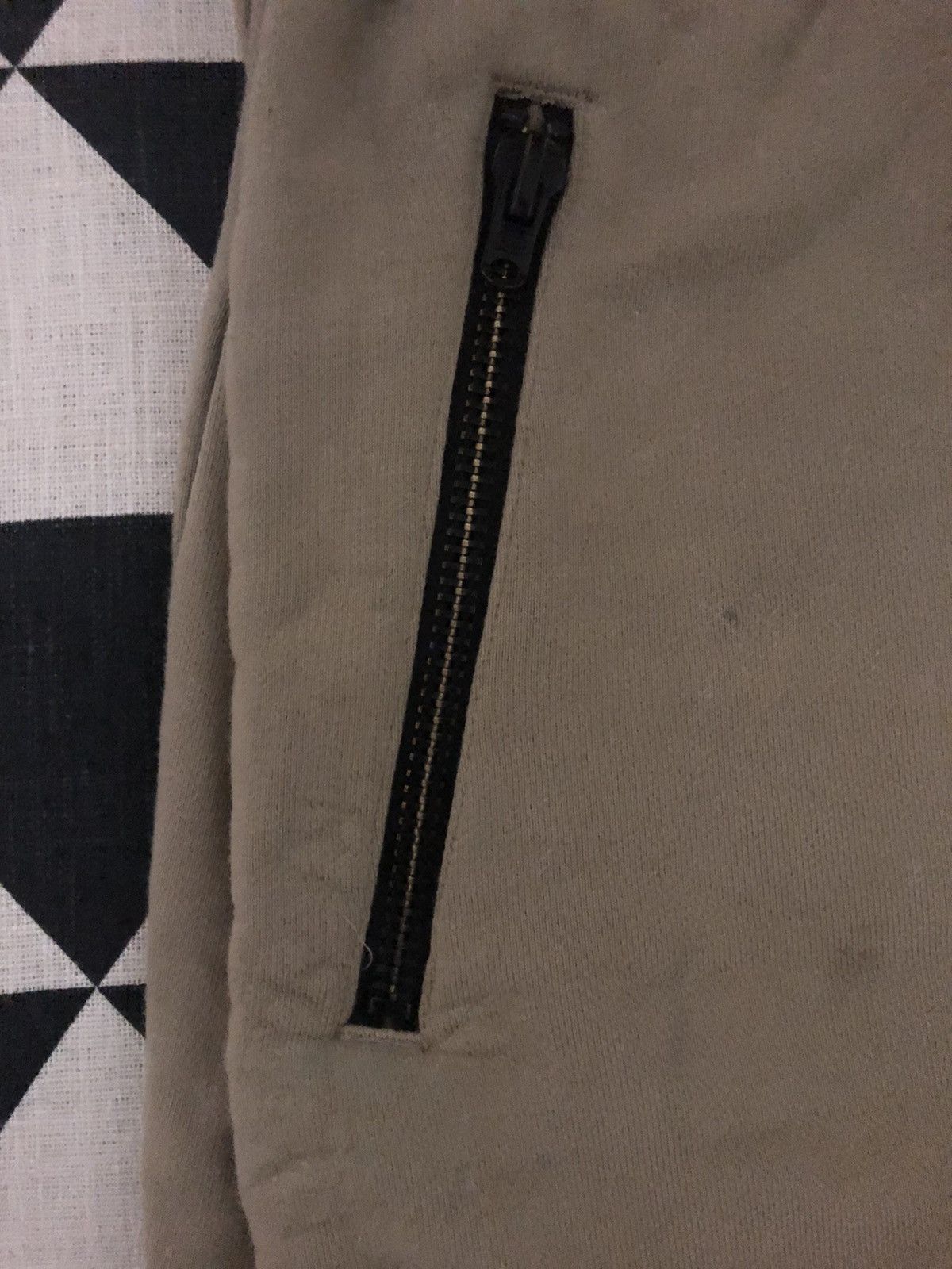 Fear of God Fear Of God Essentials Shorts Chinchilla Size US 34 / EU 50 - 4 Thumbnail