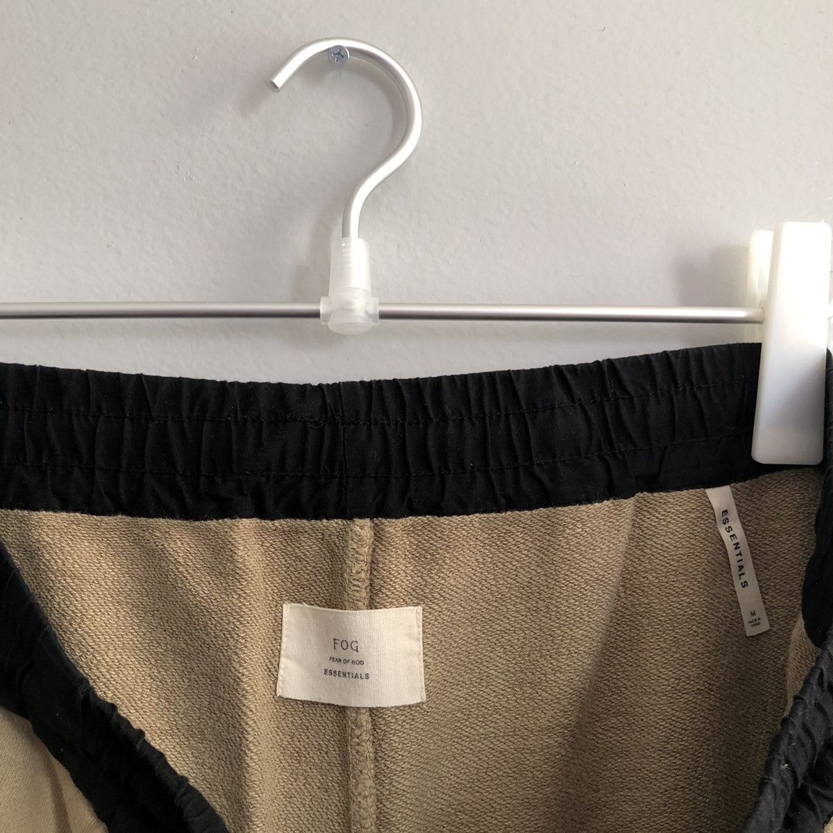 Fear of God Fear Of God Essentials Shorts Chinchilla Size US 34 / EU 50 - 3 Thumbnail