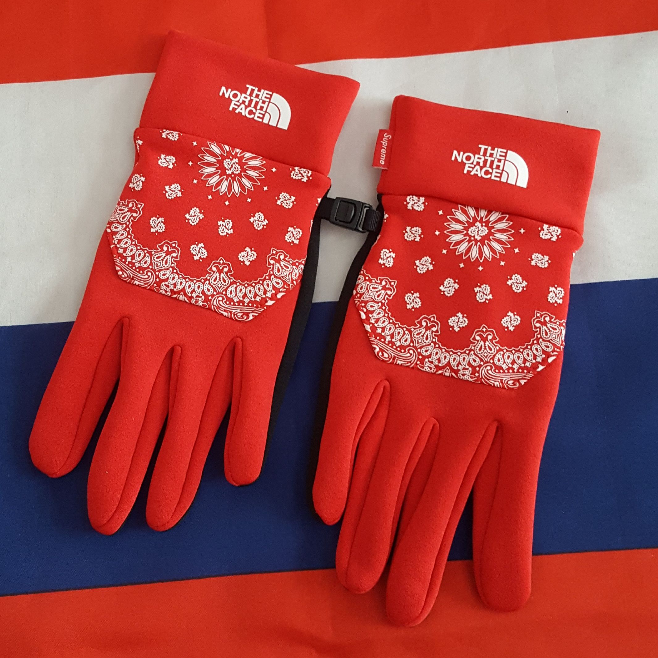 Supreme hot sale bandana gloves