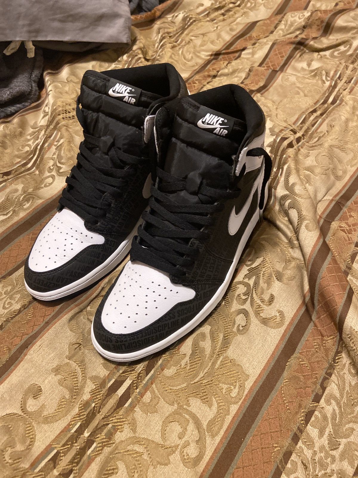 Air Jordan 1 Retro High OG RE2PECT