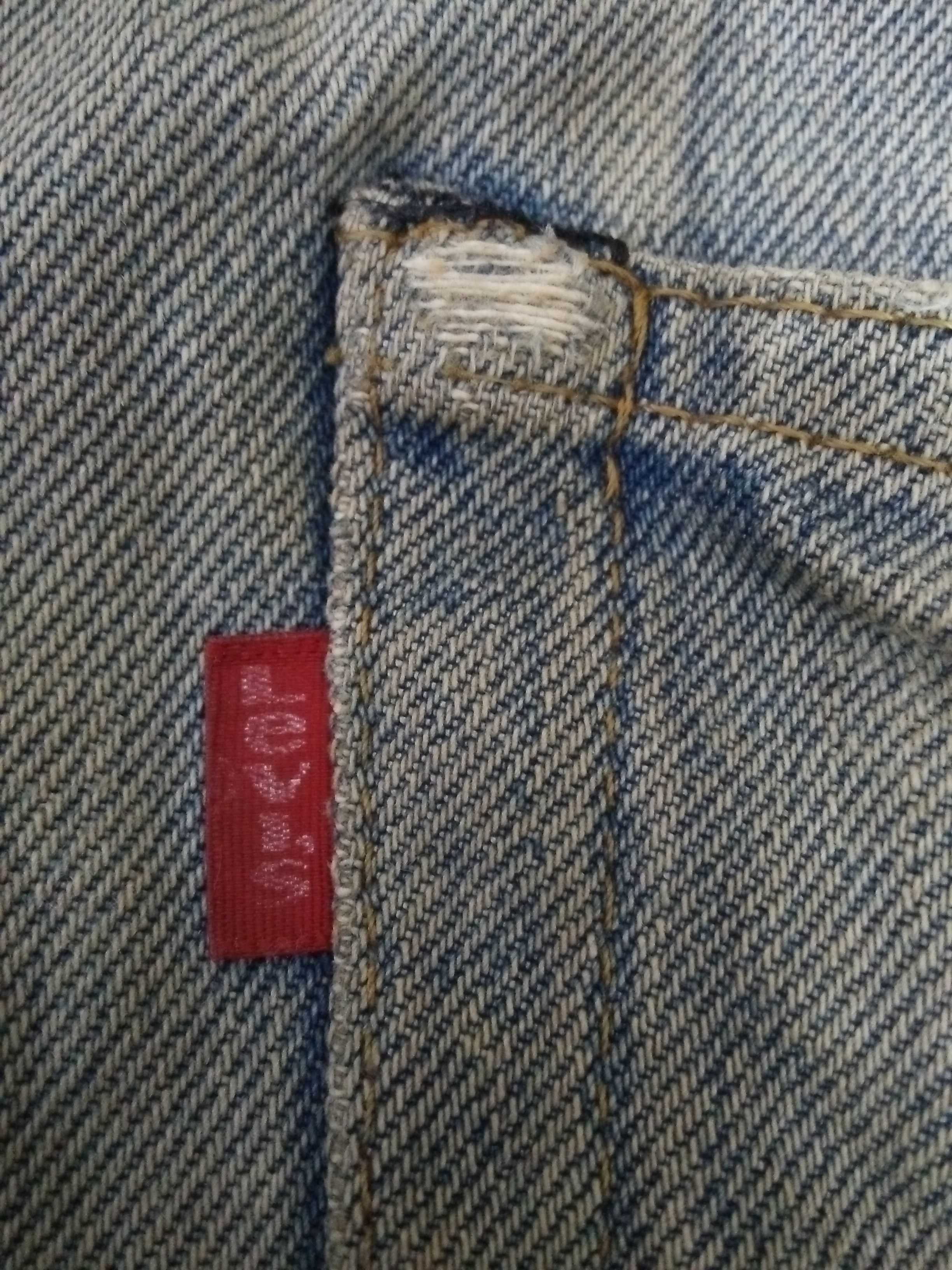 Levi's 80s LEVIS 501 DENIM SELVEDGE MADE USA BUTTON #524 (A904) Size US 35 - 10 Thumbnail
