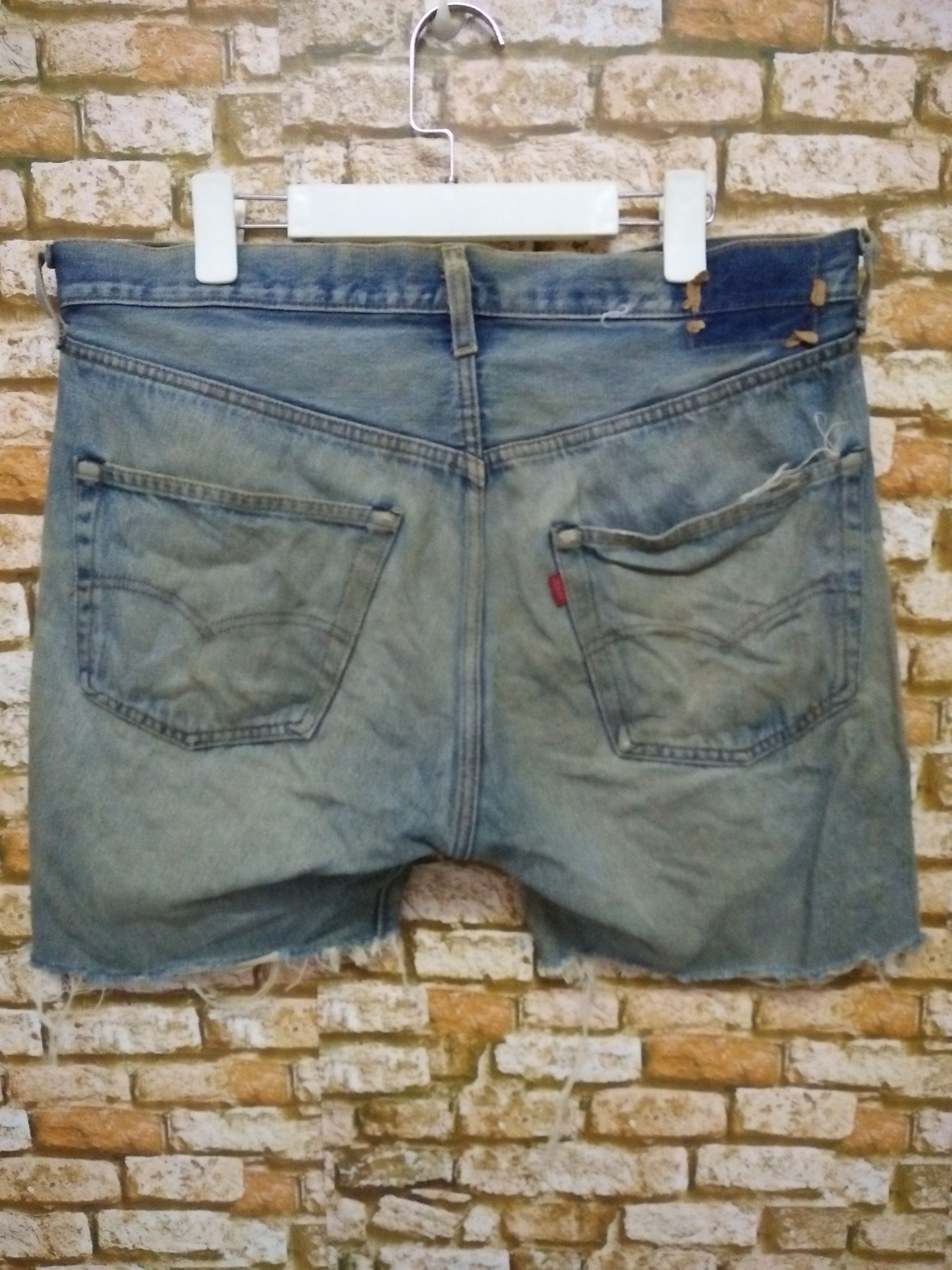 Levi's 80s LEVIS 501 DENIM SELVEDGE MADE USA BUTTON #524 (A904) Size US 35 - 4 Thumbnail