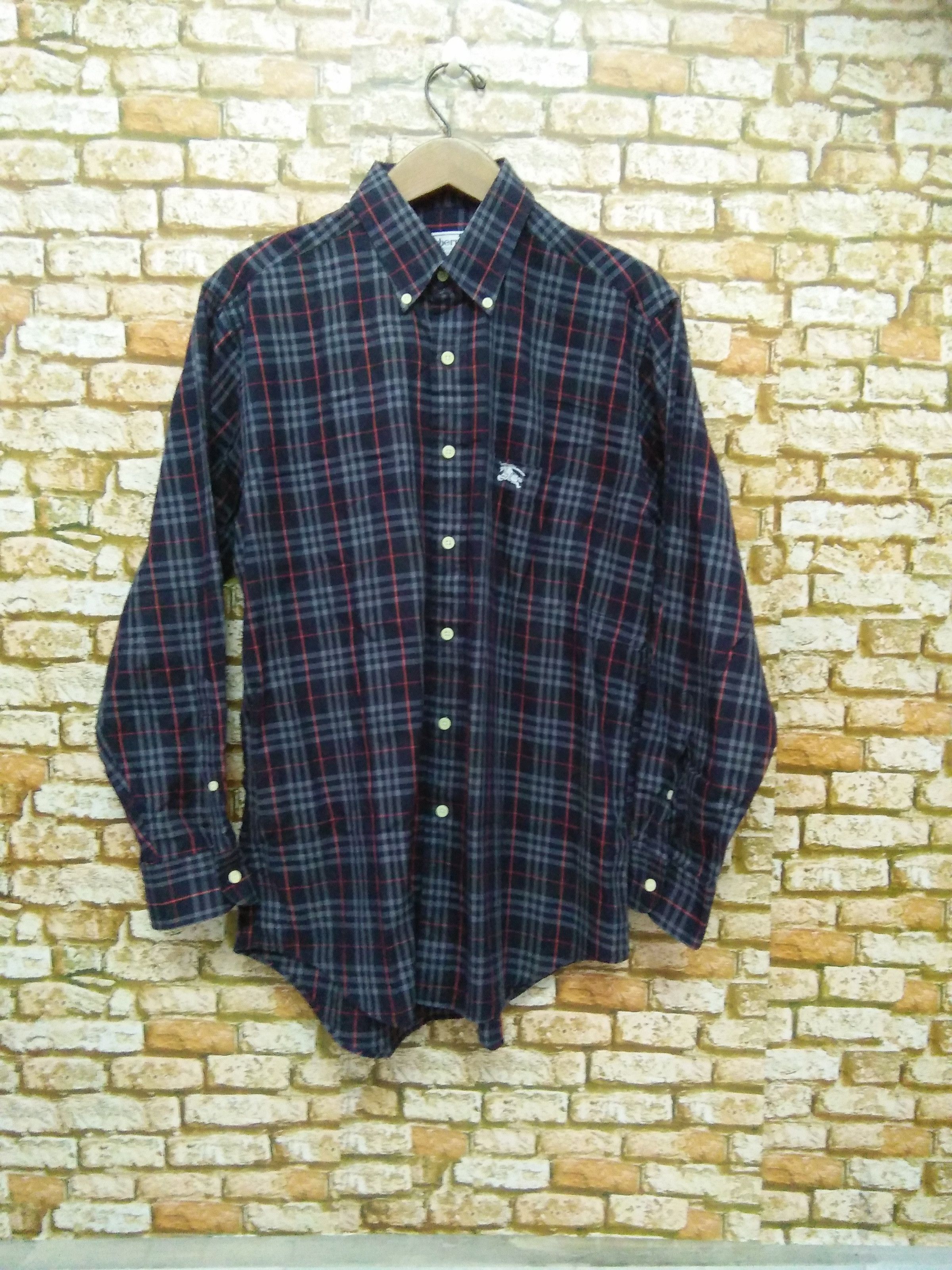 Burberry BURBERRY SHIRT NOVA CHECK BUTTON (A288) Size US M / EU 48-50 / 2 - 1 Thumbnail
