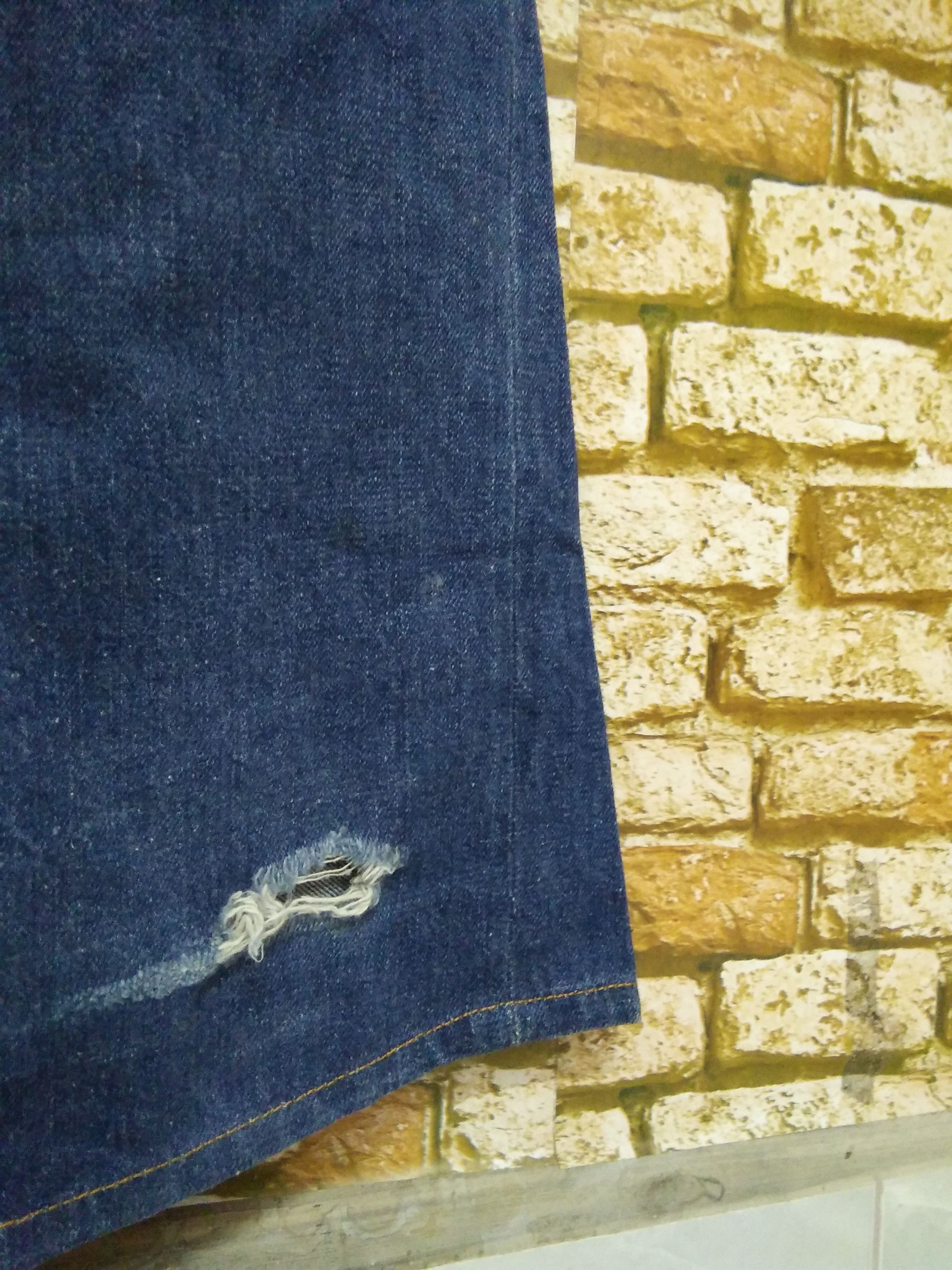 Levi's 90s LEVIS 501 BIG E SELVEDGE DENIM USA BUTTON #555 (A710) Size US 31 - 4 Thumbnail