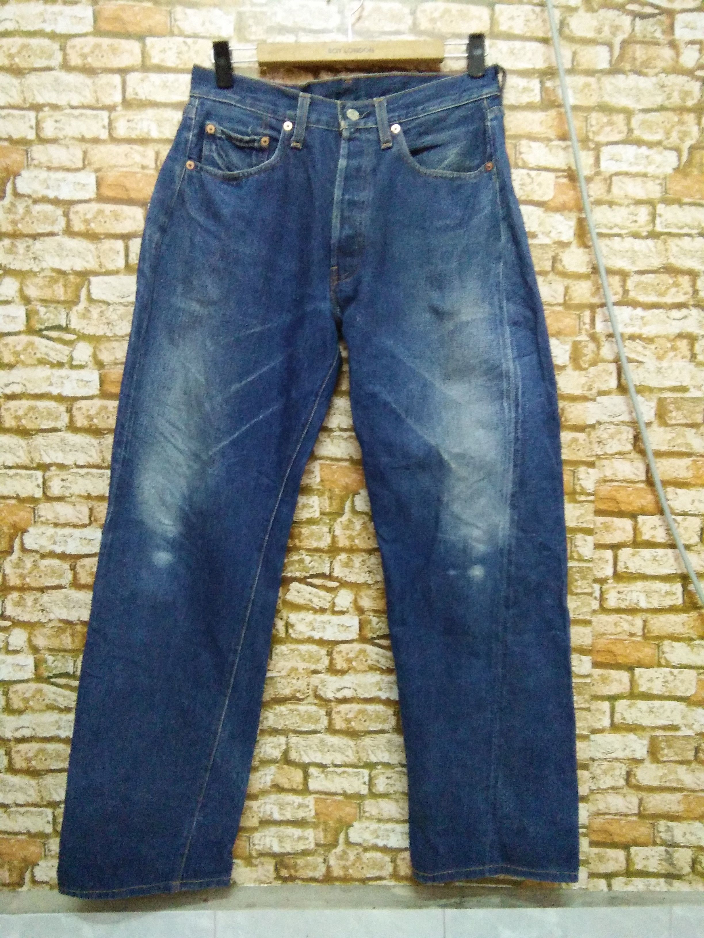 Levi's 90s LEVIS 501 BIG E SELVEDGE DENIM USA BUTTON #555 (A710) Size US 31 - 1 Thumbnail